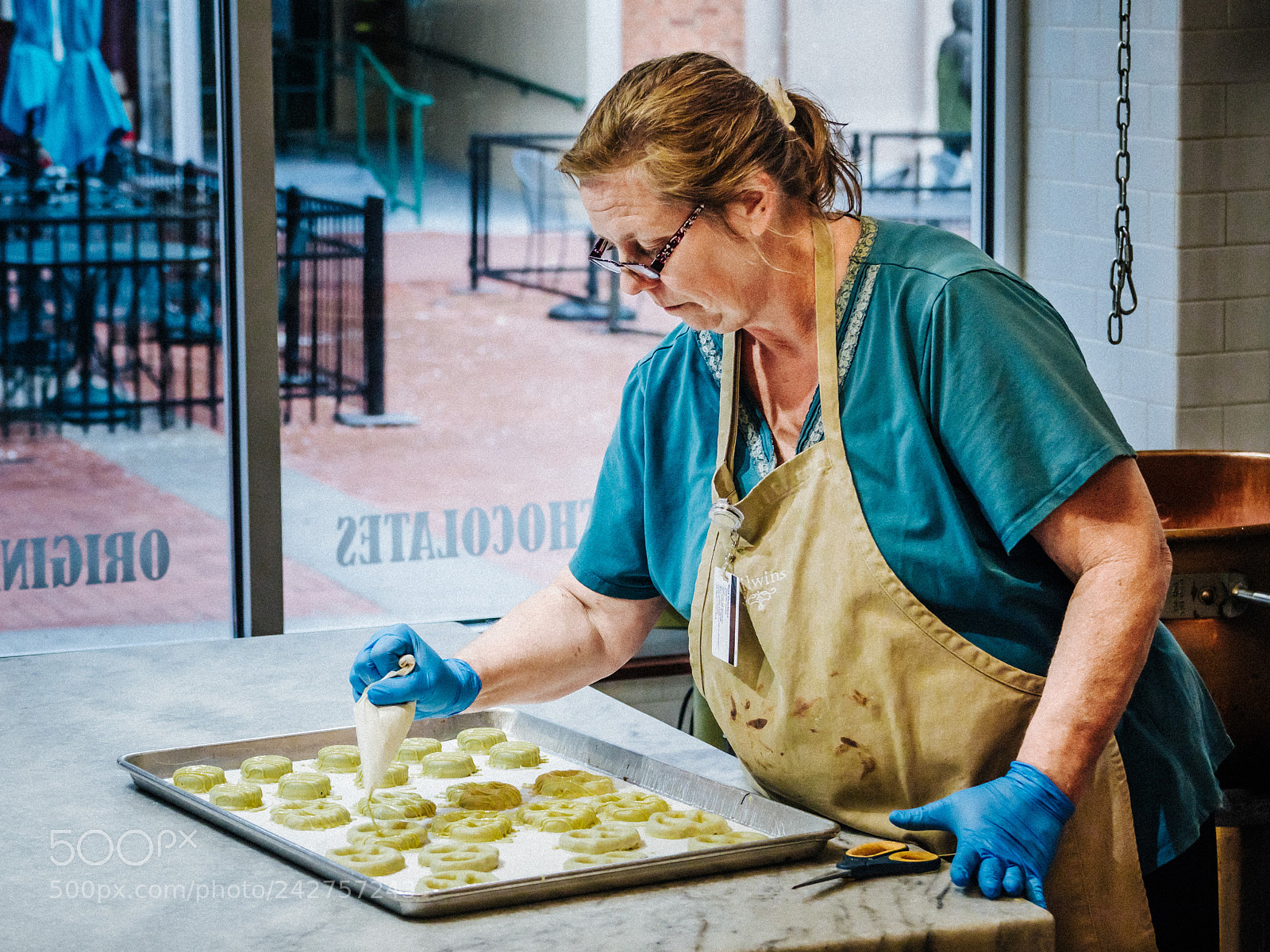 Panasonic Lumix DMC-GX8 sample photo. Candy maker photography
