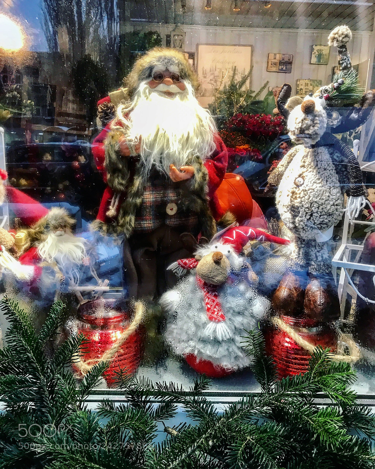 Apple iPhone 7 sample photo. Decorated christmas showcase photography
