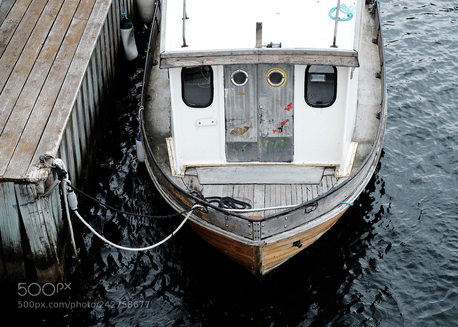 Fujifilm X-E2 sample photo. Boat with doors photography