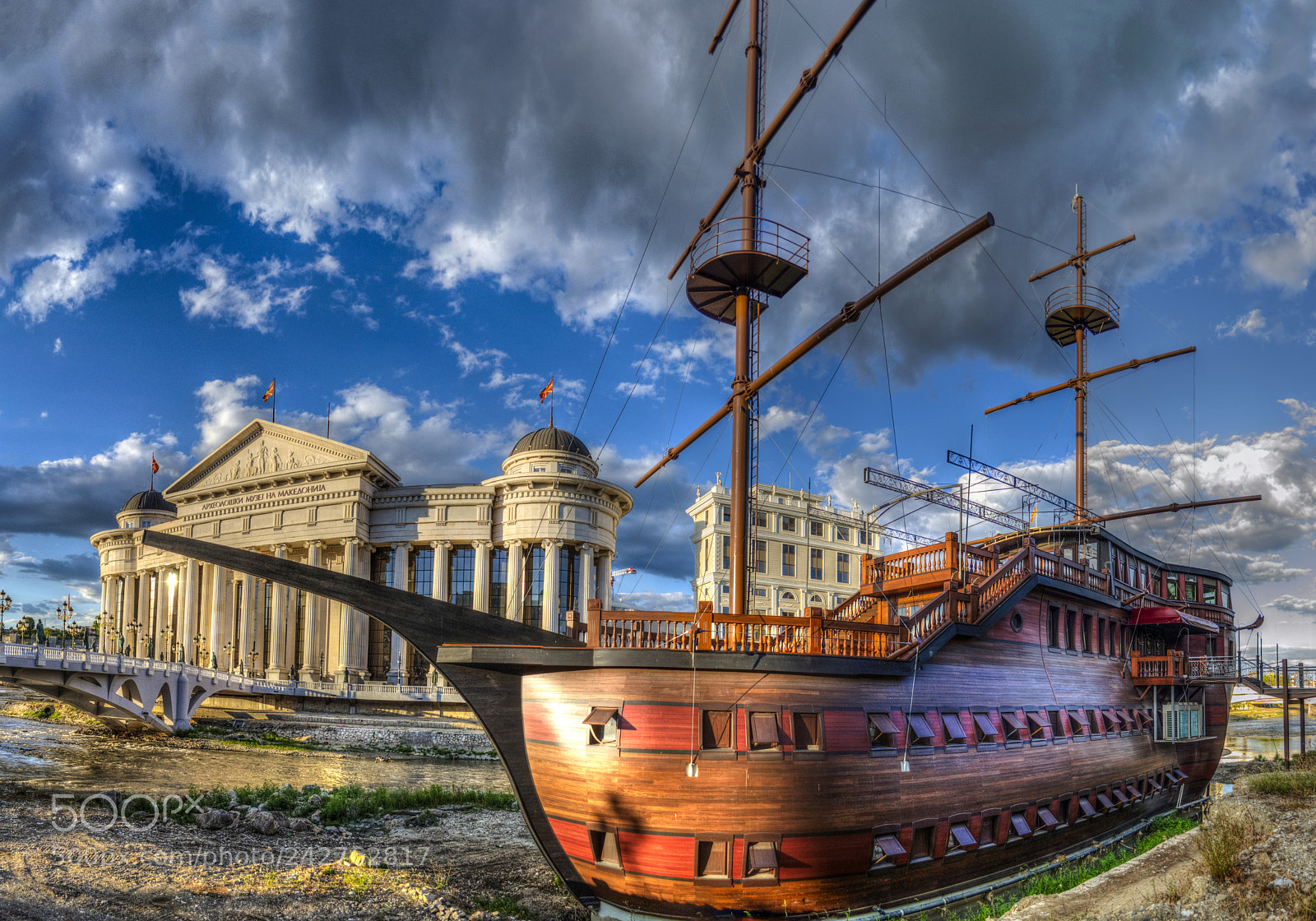 Nikon D5000 sample photo. Boat in the city photography