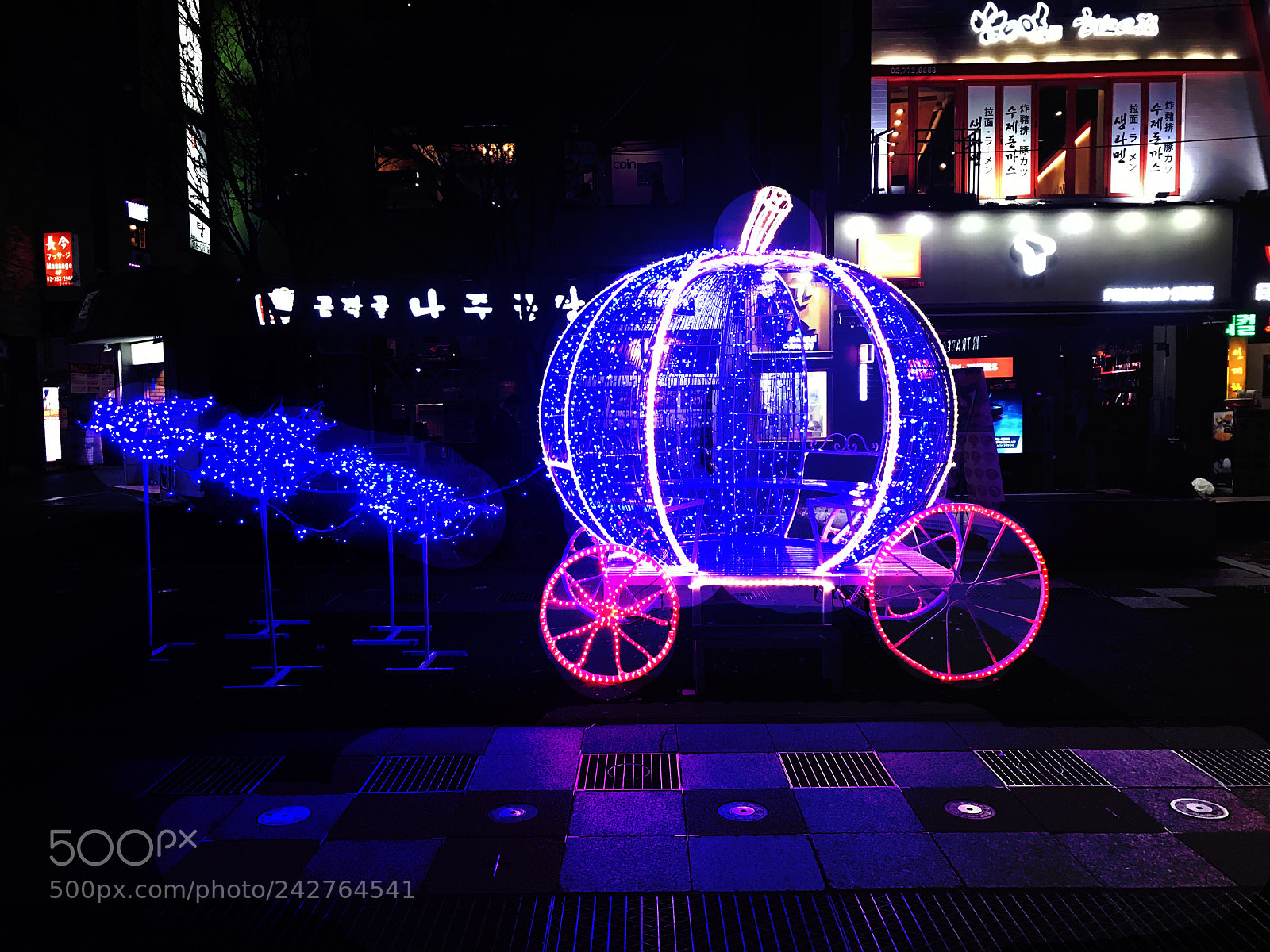 Apple iPhone 7 sample photo. Whirlicote of light photography
