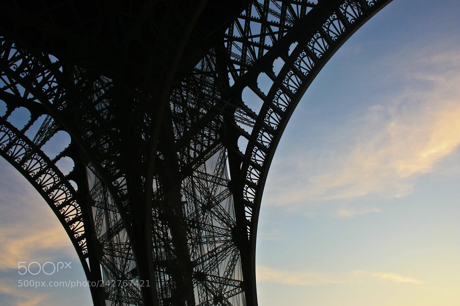 Canon EOS 400D (EOS Digital Rebel XTi / EOS Kiss Digital X) sample photo. Eiffel tower photography