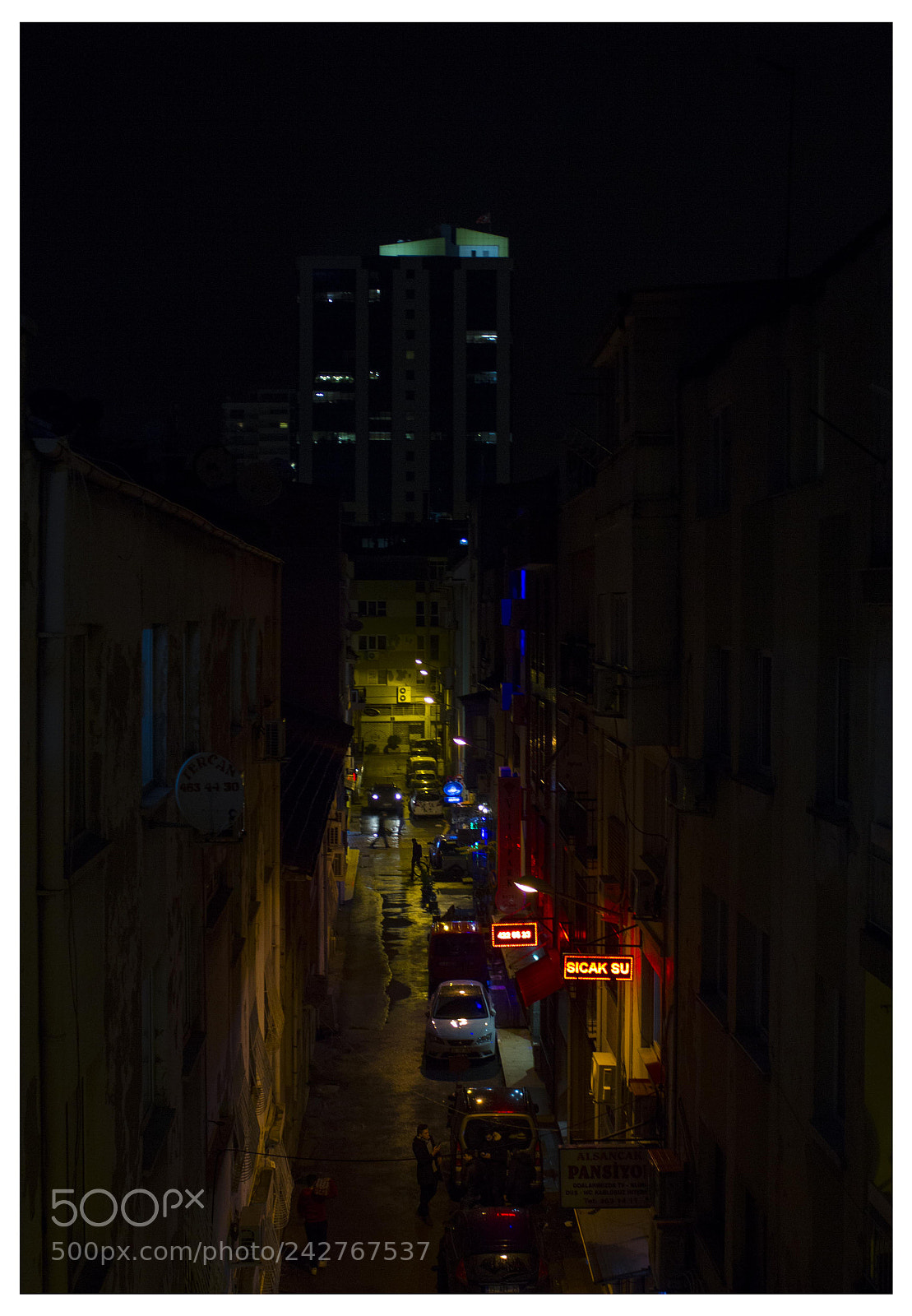 Canon EOS 550D (EOS Rebel T2i / EOS Kiss X4) sample photo. Night photography