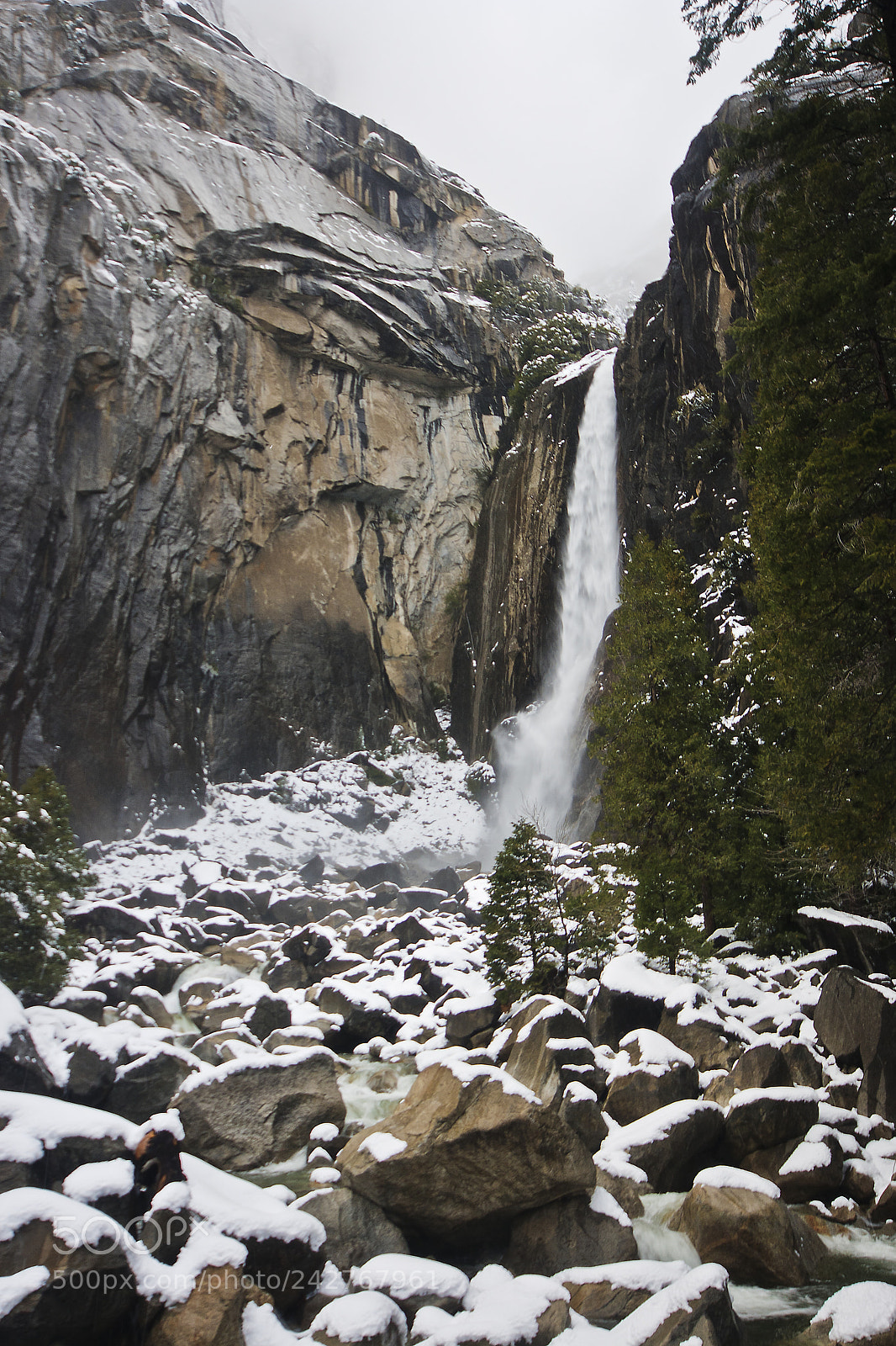 Canon EOS 400D (EOS Digital Rebel XTi / EOS Kiss Digital X) sample photo. Yosemite waterfall and rocks photography