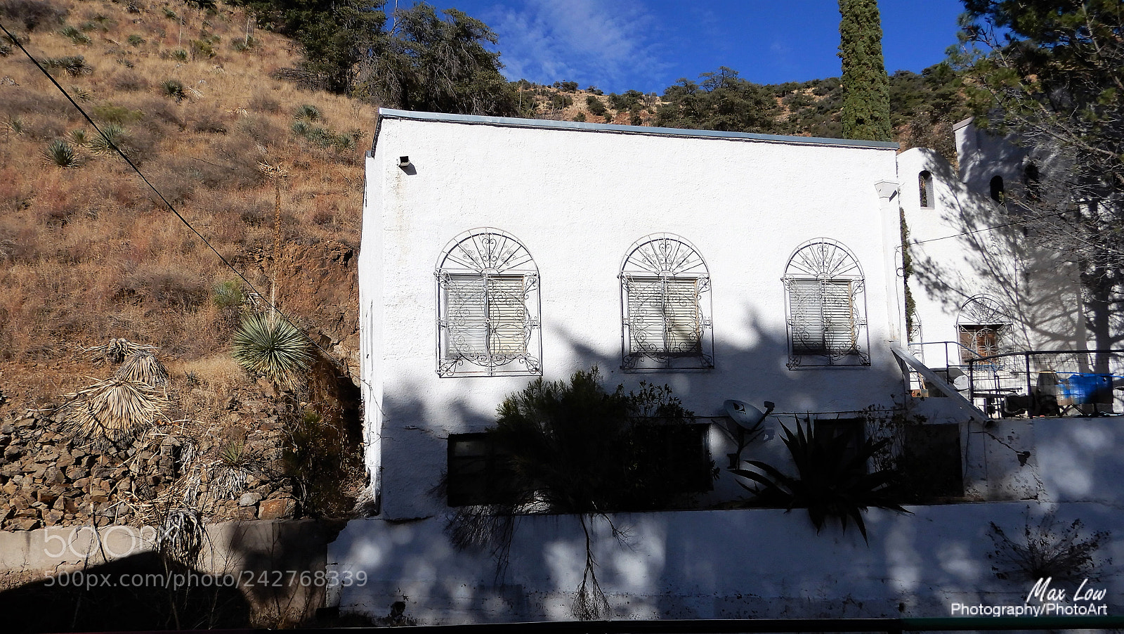 Nikon Coolpix A900 sample photo. Three windows photography