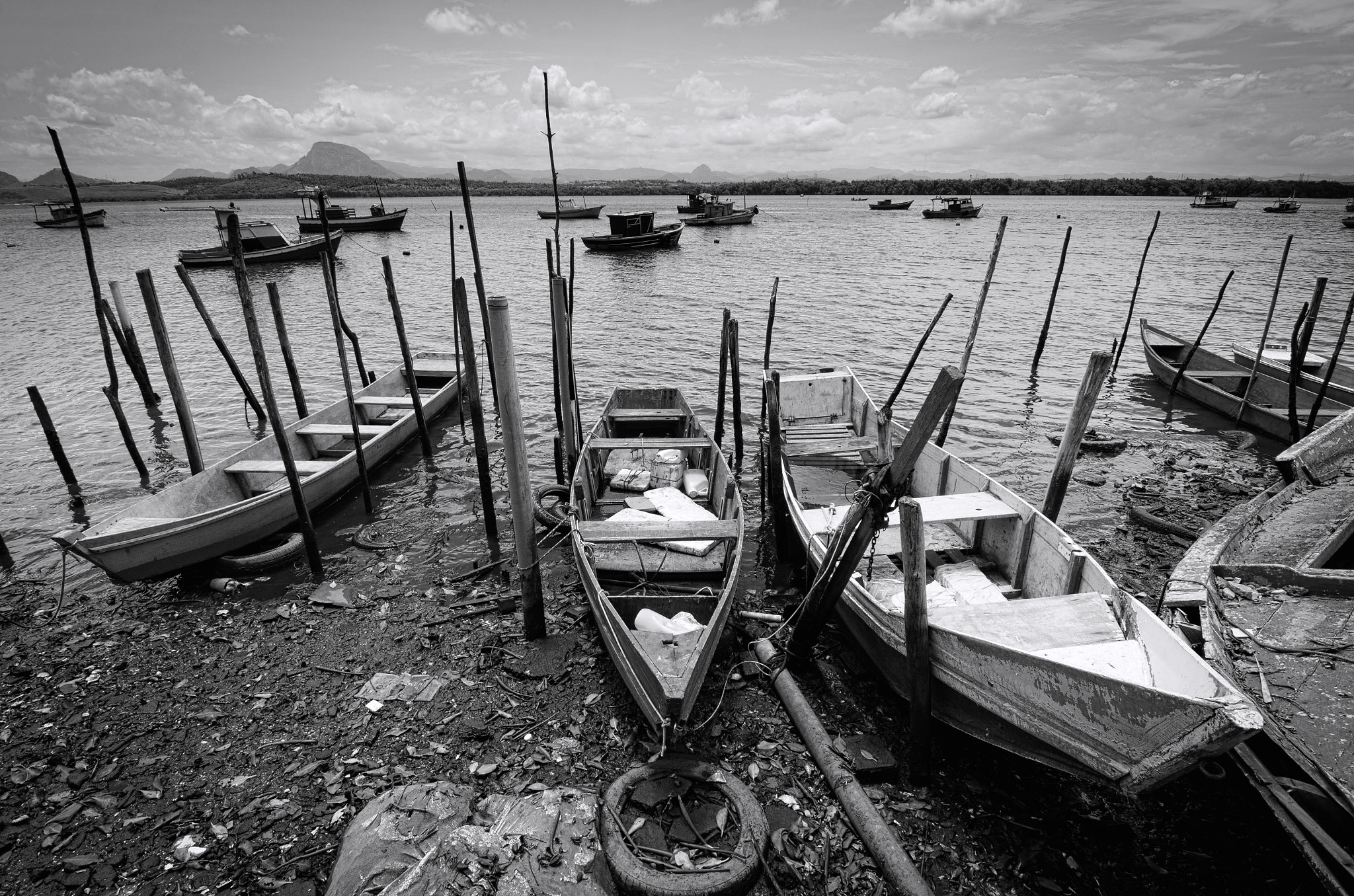 Nikon D7000 + Tokina AT-X Pro 11-16mm F2.8 DX sample photo. Fishing boats moored waiting to be used photography