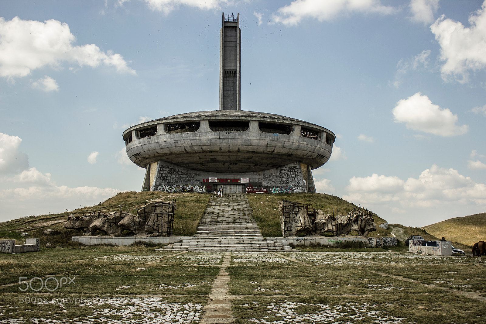 Canon EOS 550D (EOS Rebel T2i / EOS Kiss X4) sample photo. Buzludzha monument photography