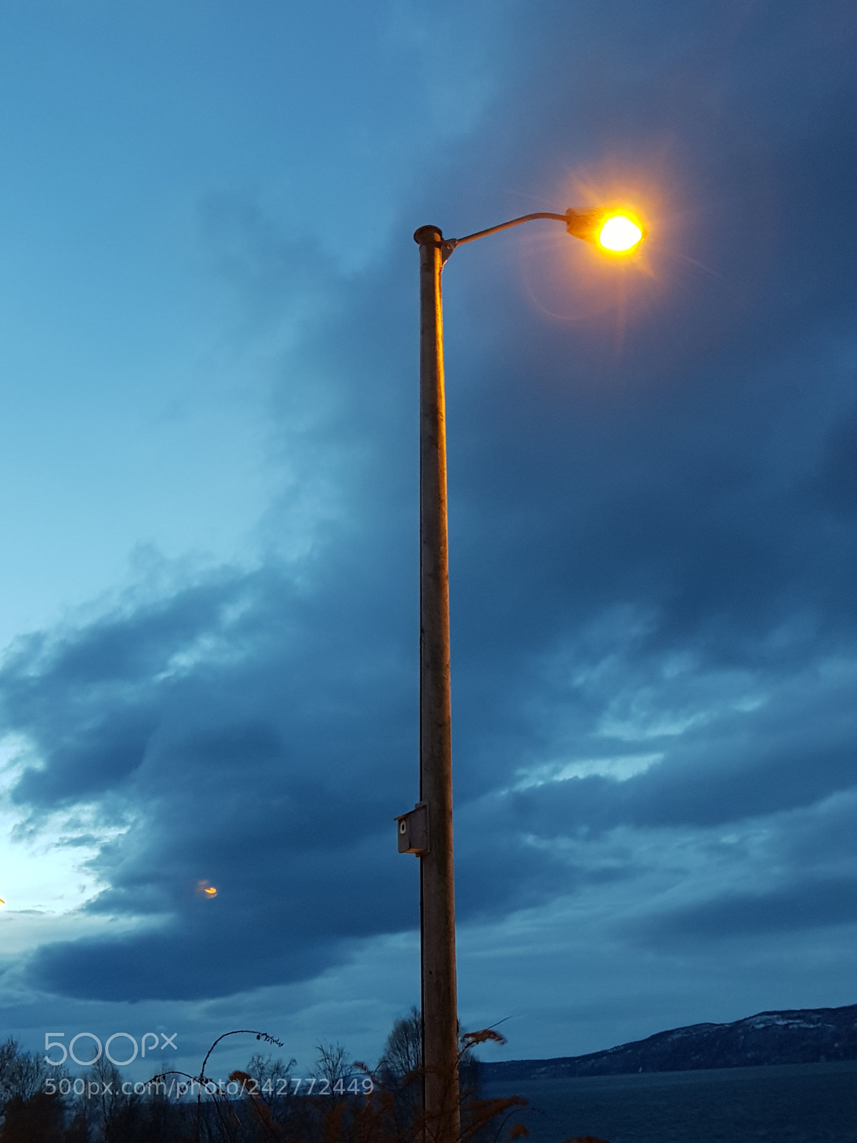 Samsung Galaxy S8 sample photo. Street lamp photography
