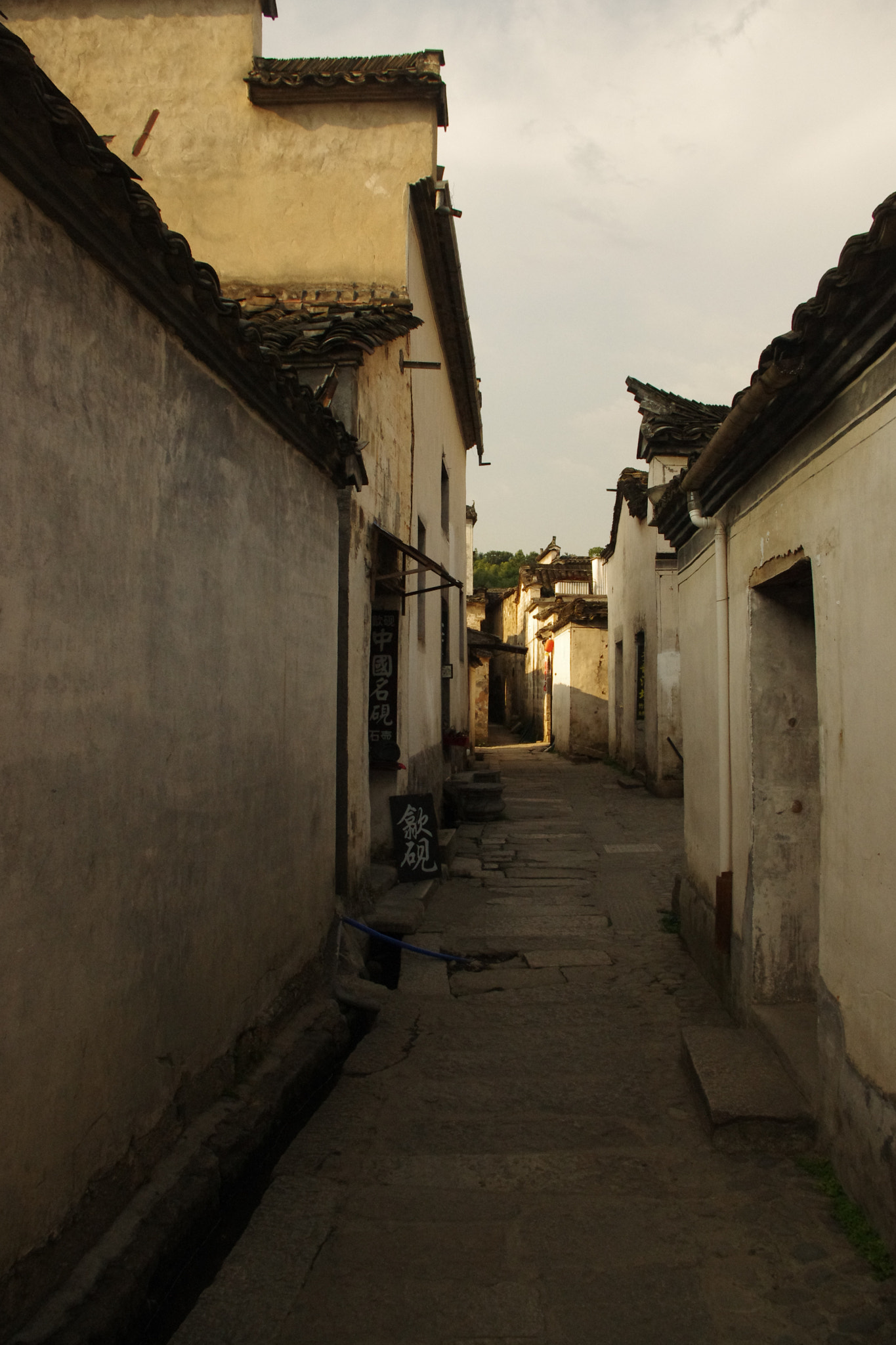 smc PENTAX-DA L 18-55mm F3.5-5.6 sample photo. Back to doors photography