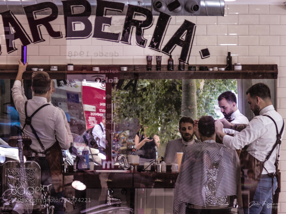 Canon EOS 750D (EOS Rebel T6i / EOS Kiss X8i) sample photo. In the barbershop photography