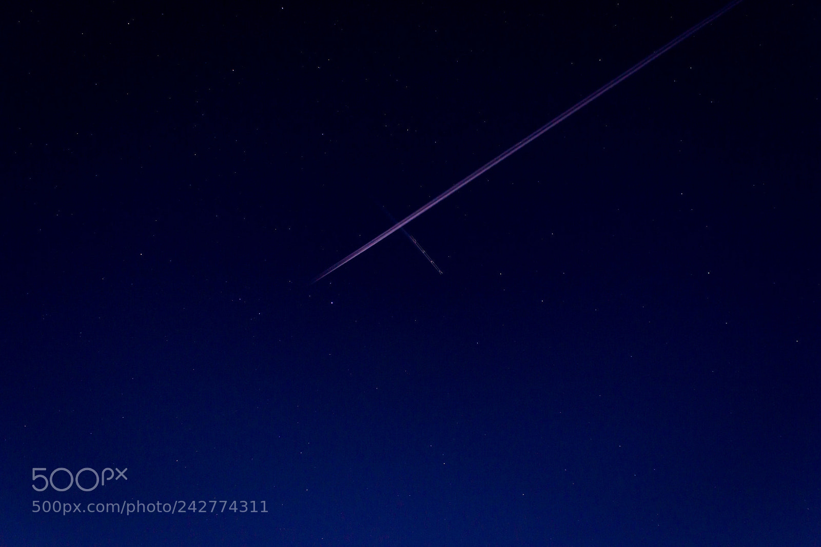 Canon EOS 550D (EOS Rebel T2i / EOS Kiss X4) sample photo. Airplanes in the dark photography