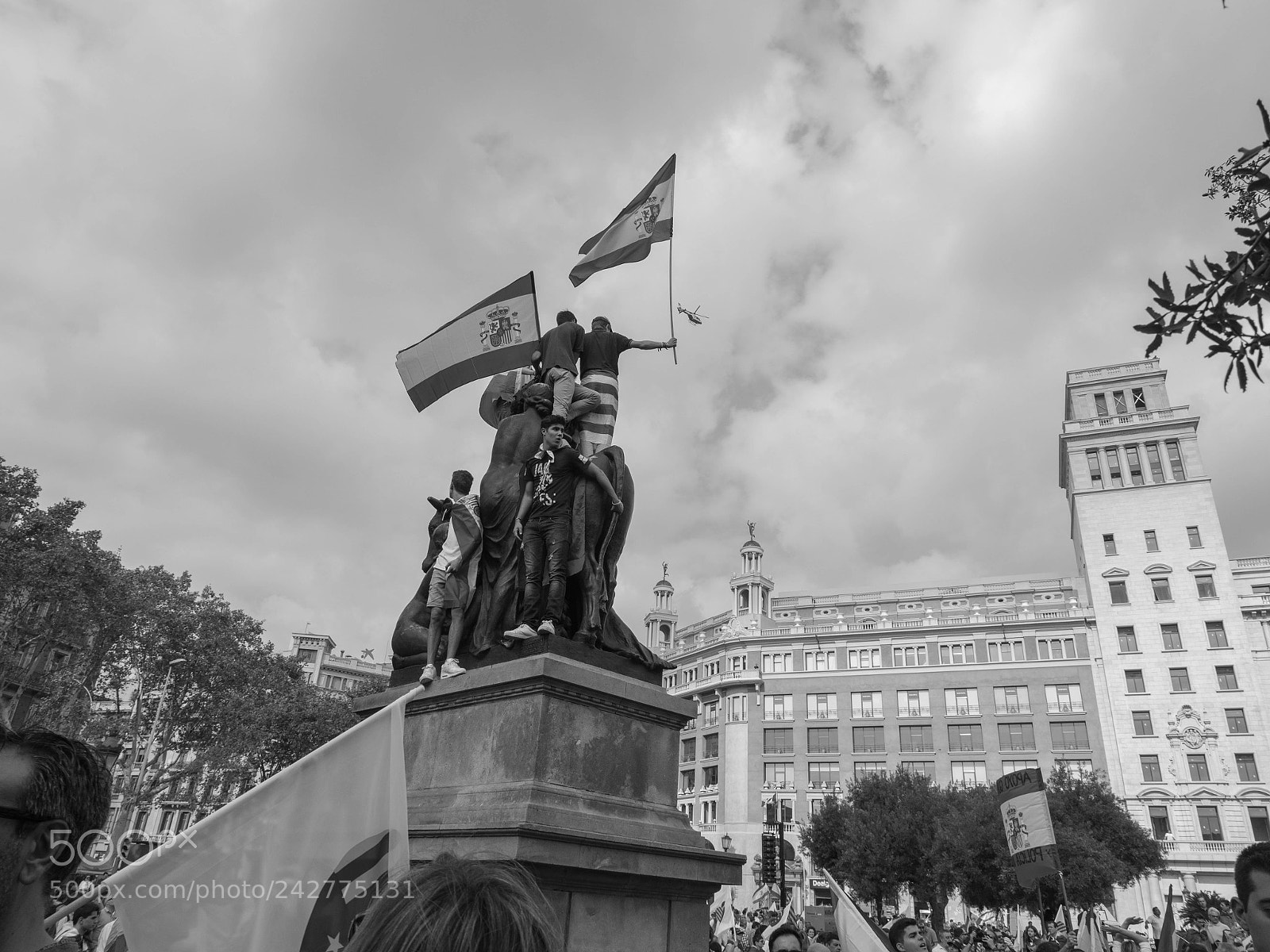 Panasonic Lumix DC-GH5 sample photo. Banderas hasta en el photography