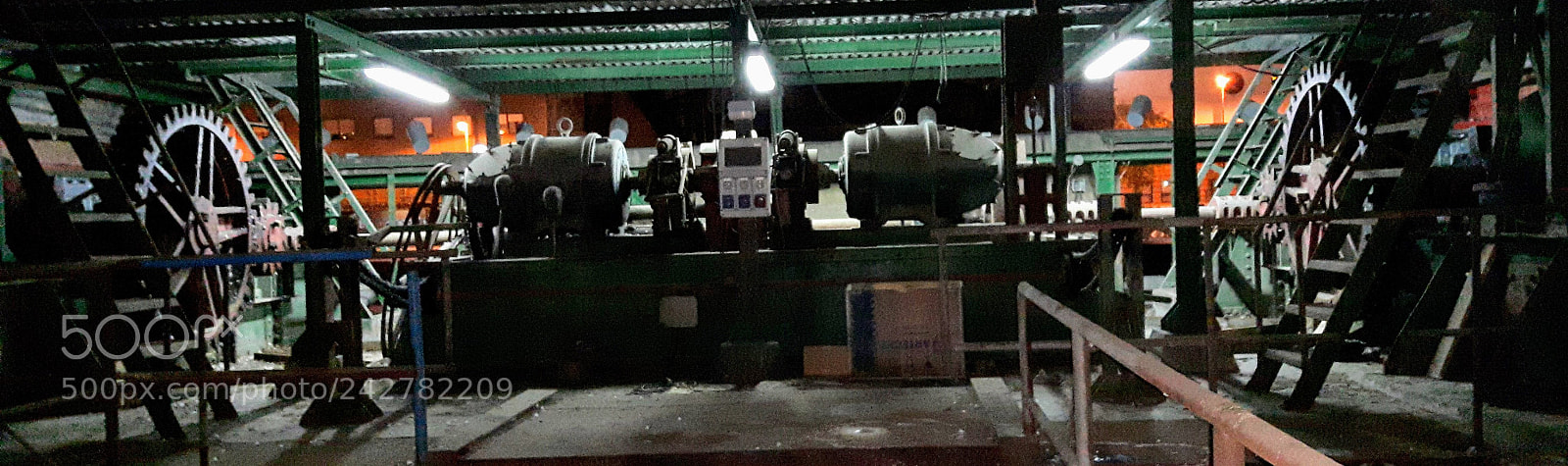 Samsung Galaxy S5 Neo sample photo. Old motors and gears photography