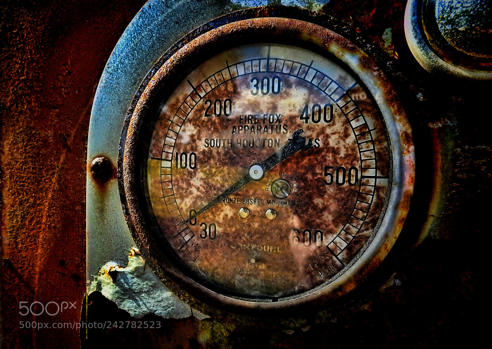 Nikon Coolpix P900 sample photo. Rusted gauge photography