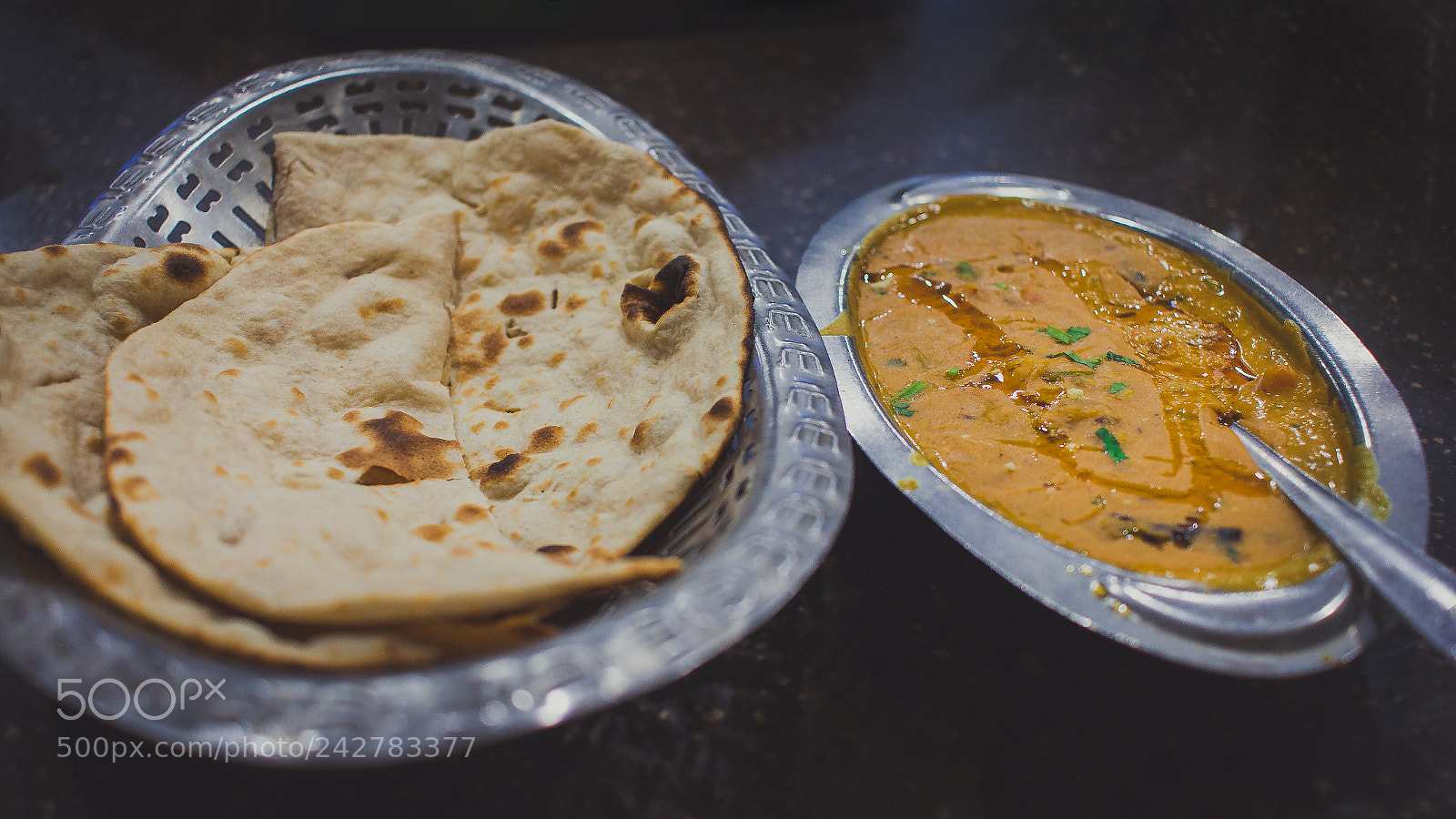 Canon EOS 550D (EOS Rebel T2i / EOS Kiss X4) sample photo. Shahi paneer with naan photography