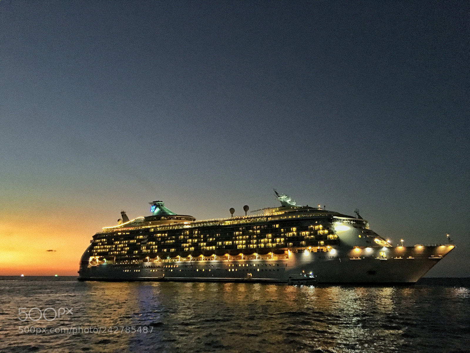 Apple iPhone 6s Plus sample photo. Cruise photography
