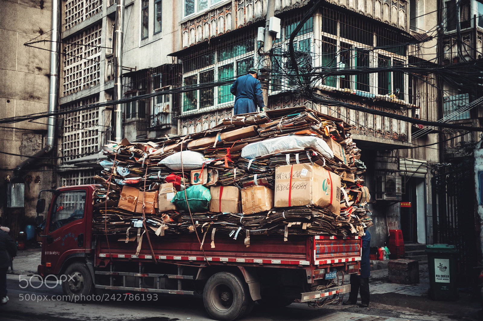 Sony a7 II sample photo. Moving truck  photography
