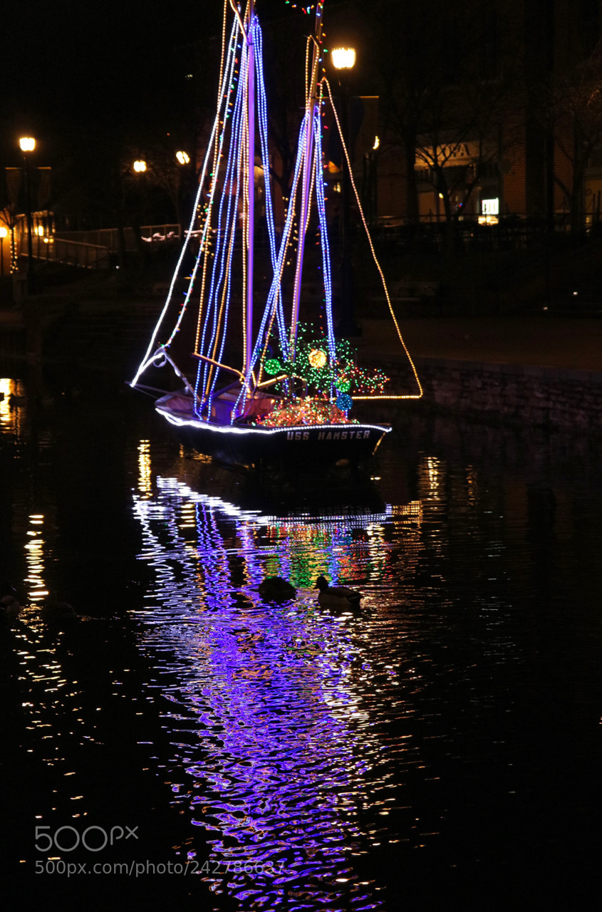 Canon EOS 750D (EOS Rebel T6i / EOS Kiss X8i) sample photo. December boat photography