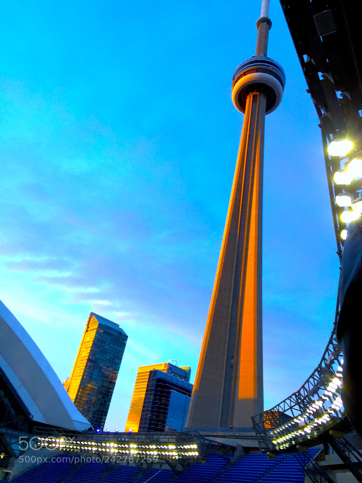 Apple iPhone 6 sample photo. Cn tower photography