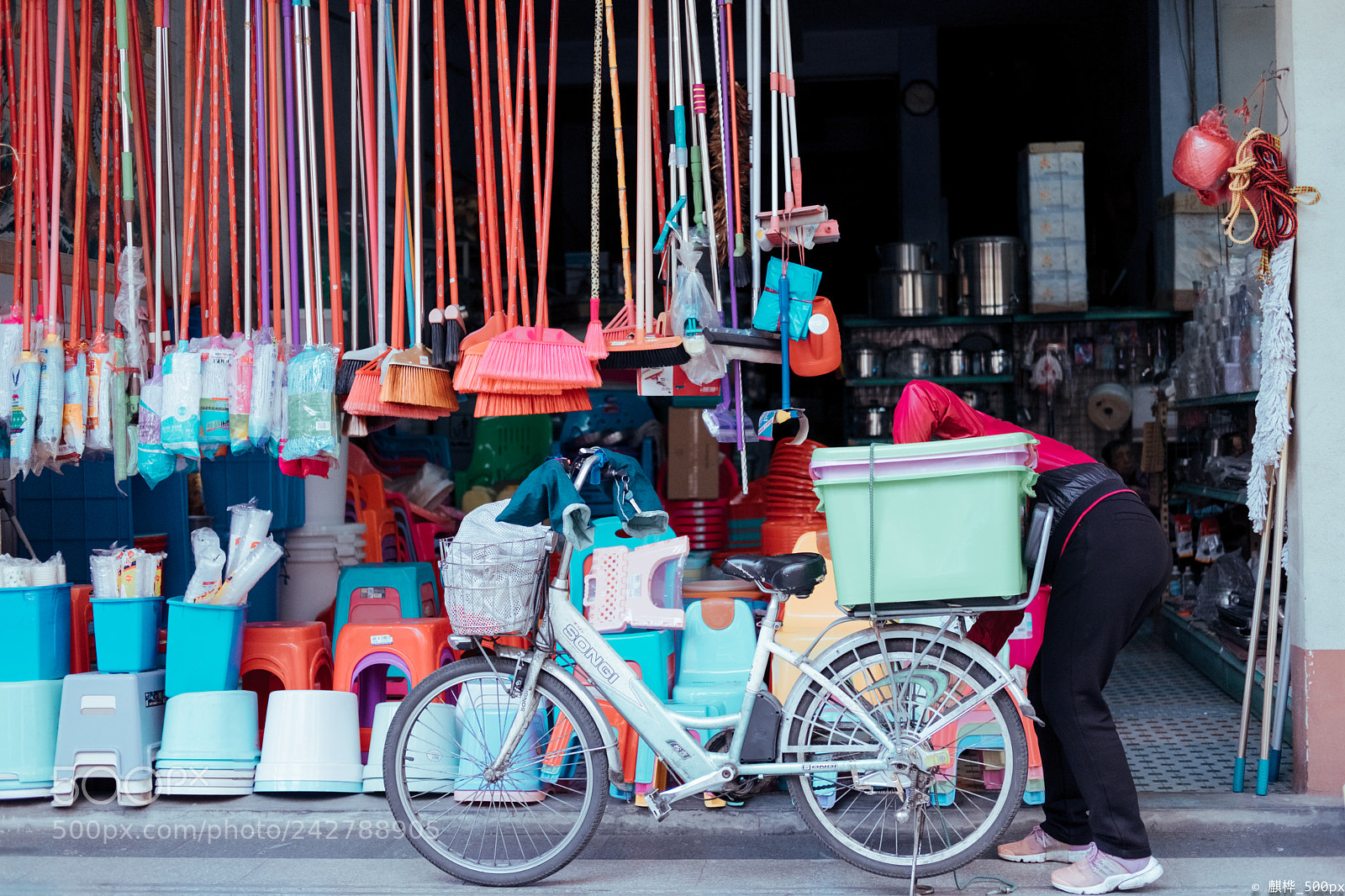Fujifilm X-T2 sample photo. Colorfully broom photography