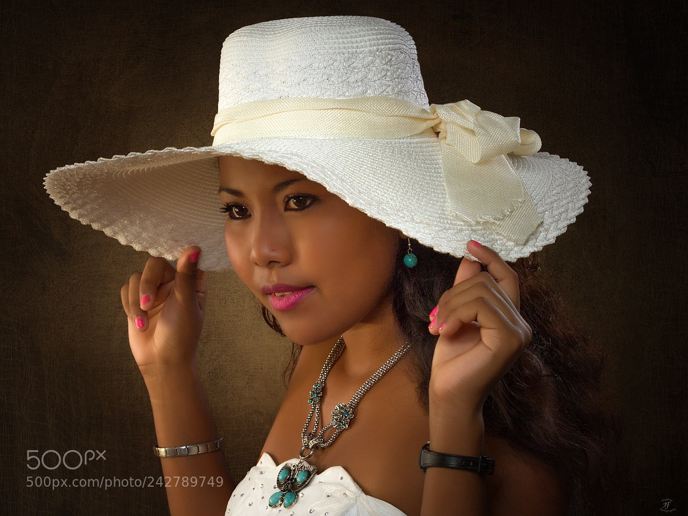 Canon EOS 650D (EOS Rebel T4i / EOS Kiss X6i) sample photo. Girl with white hat photography