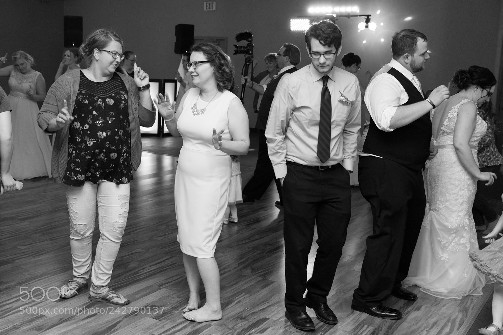 Canon EOS 6D Mark II sample photo. A reluctant hokey pokey photography