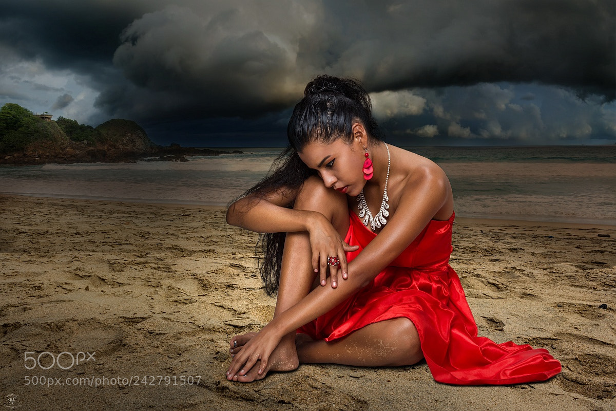 Canon EOS 650D (EOS Rebel T4i / EOS Kiss X6i) sample photo. Girl in the storm photography