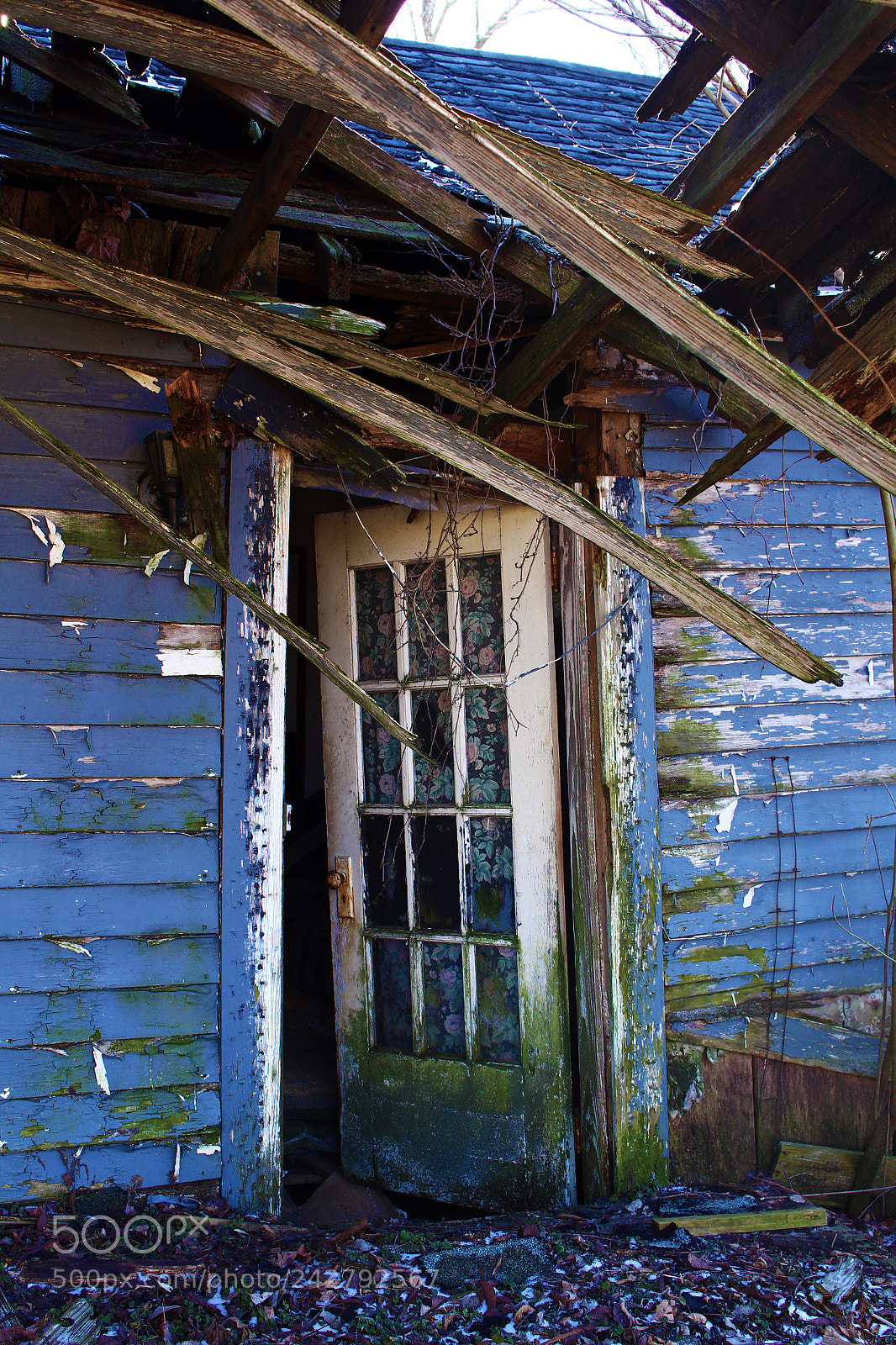 Canon EOS 700D (EOS Rebel T5i / EOS Kiss X7i) sample photo. Dilapidated doorway photography