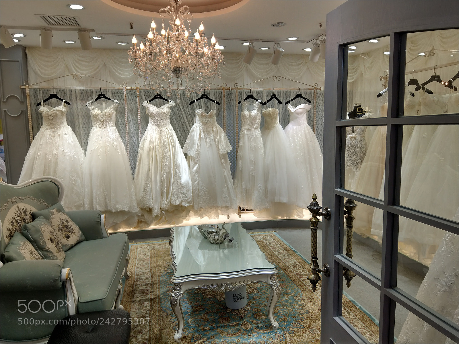 HTC U11 sample photo. My wedding dress shop photography