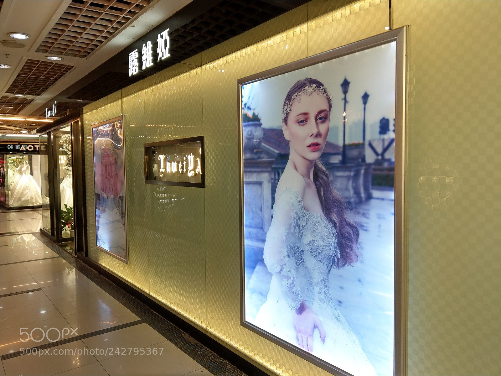 HTC U11 sample photo. My wedding dress shop photography