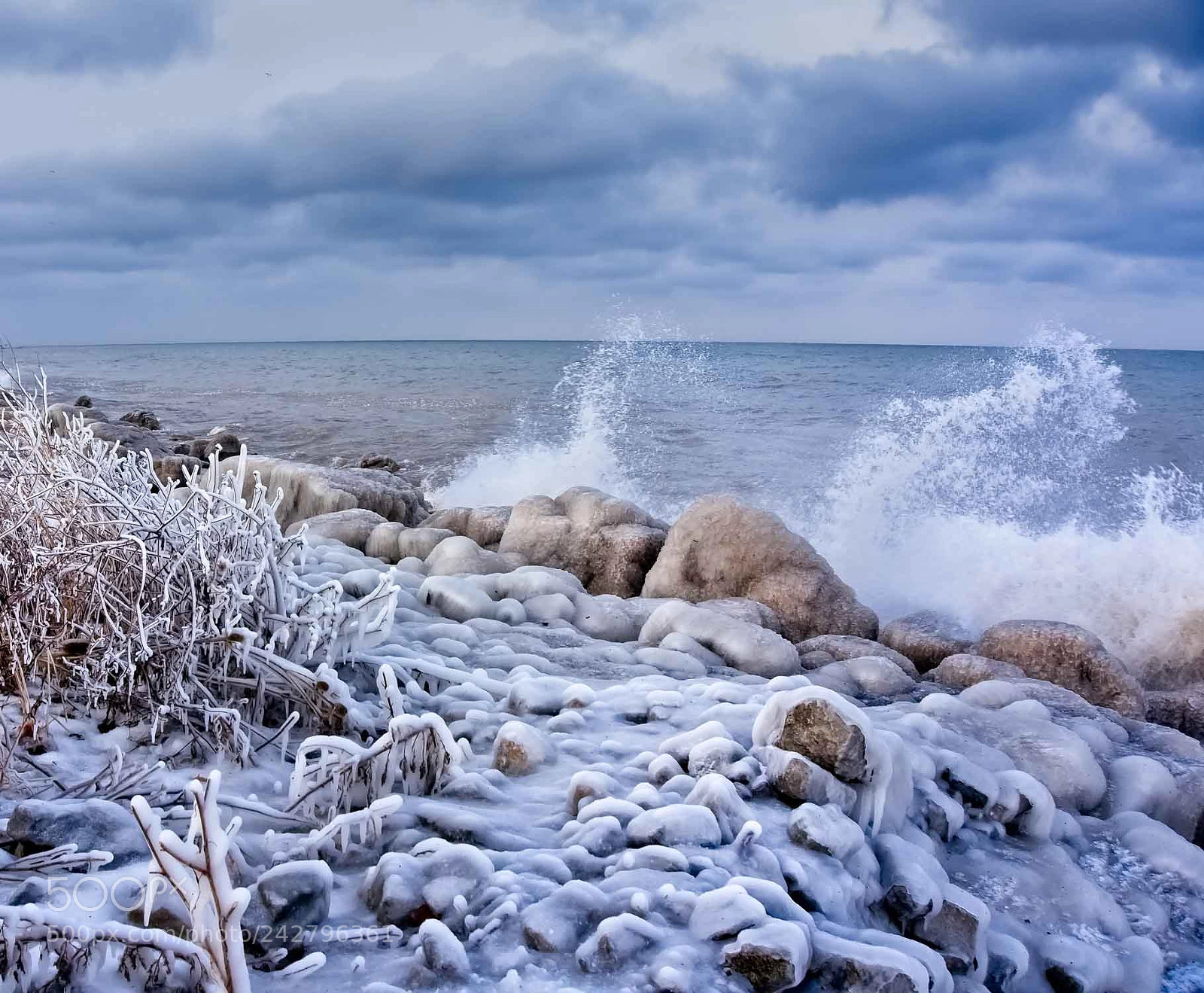 Sony Alpha NEX-5T sample photo. Icy winter lakeshore- photography