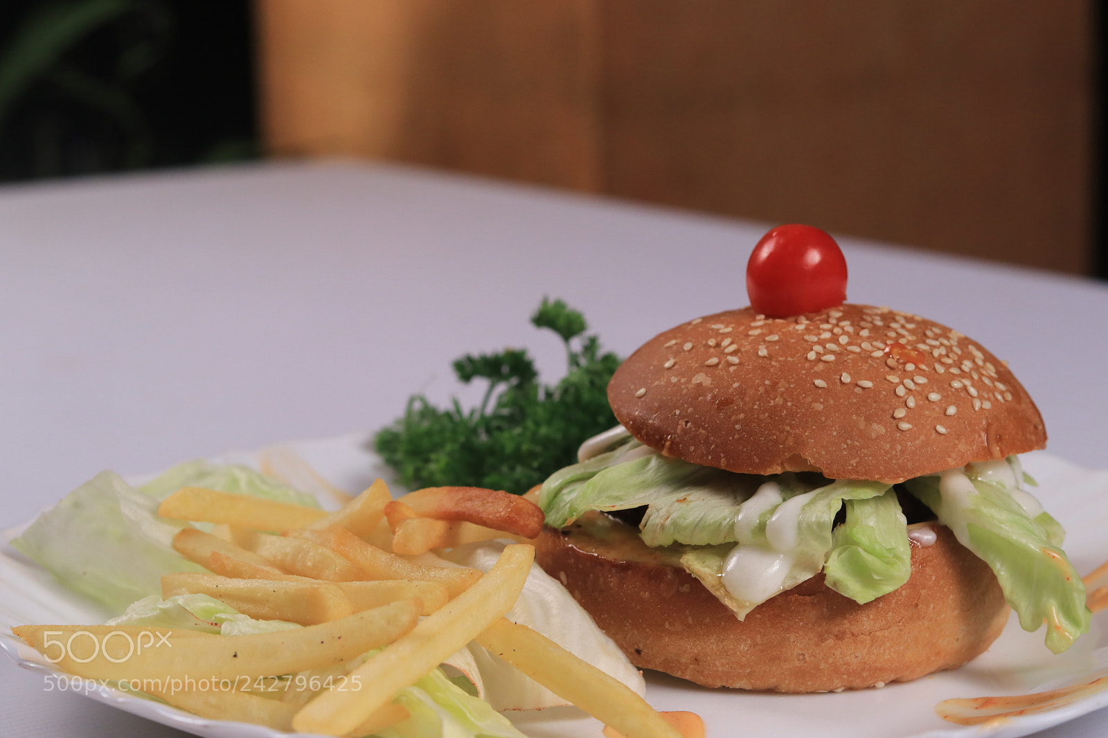 Canon EOS 80D + Canon EF 50mm F1.8 STM sample photo. Chicken burger photography