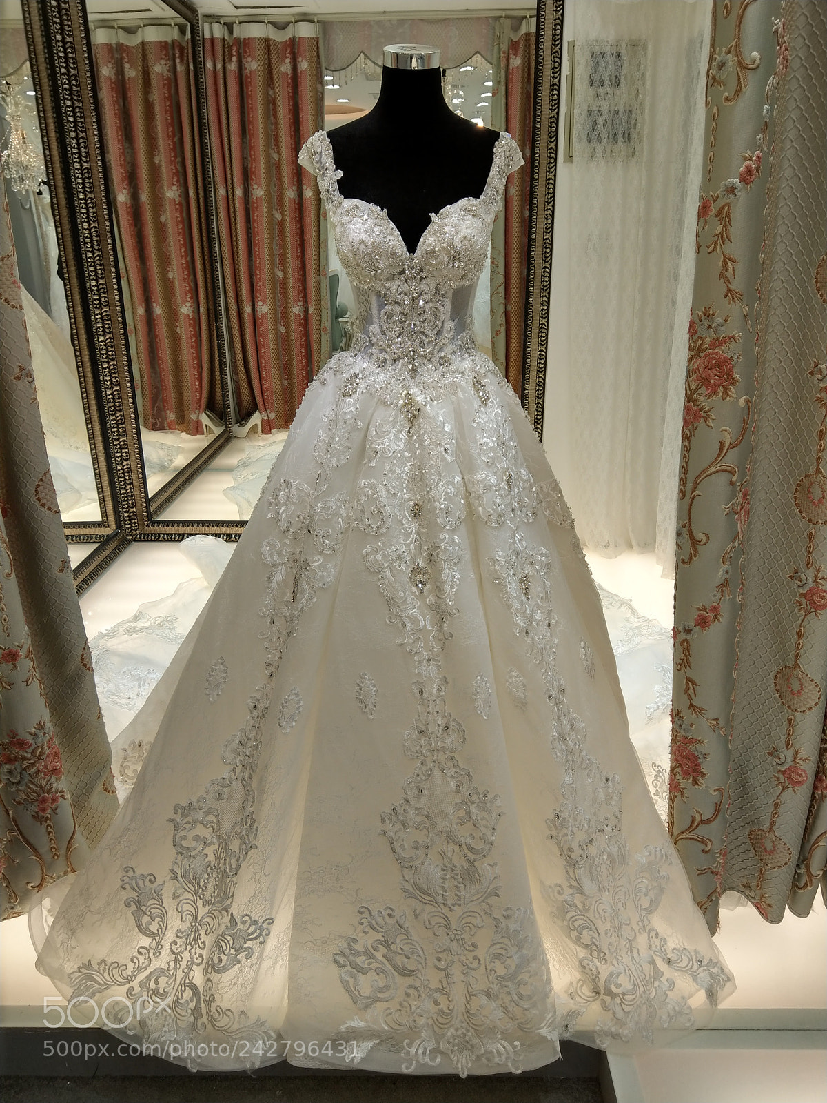 HTC U11 sample photo. My wedding dress shop photography