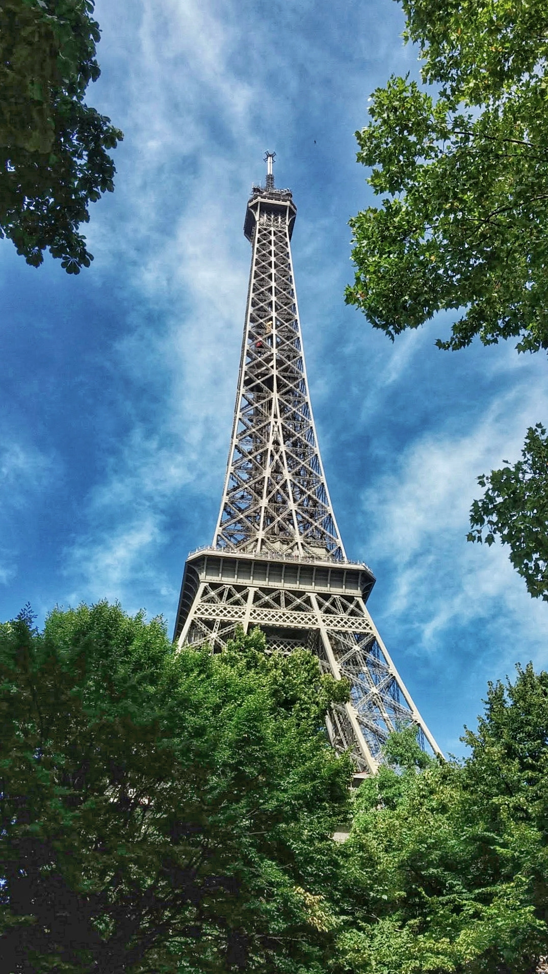 LG D80 sample photo. Eiffel tower photography
