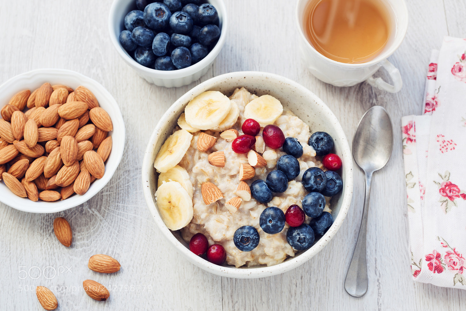 Nikon D810 sample photo. Oatmeal porridge with berries photography