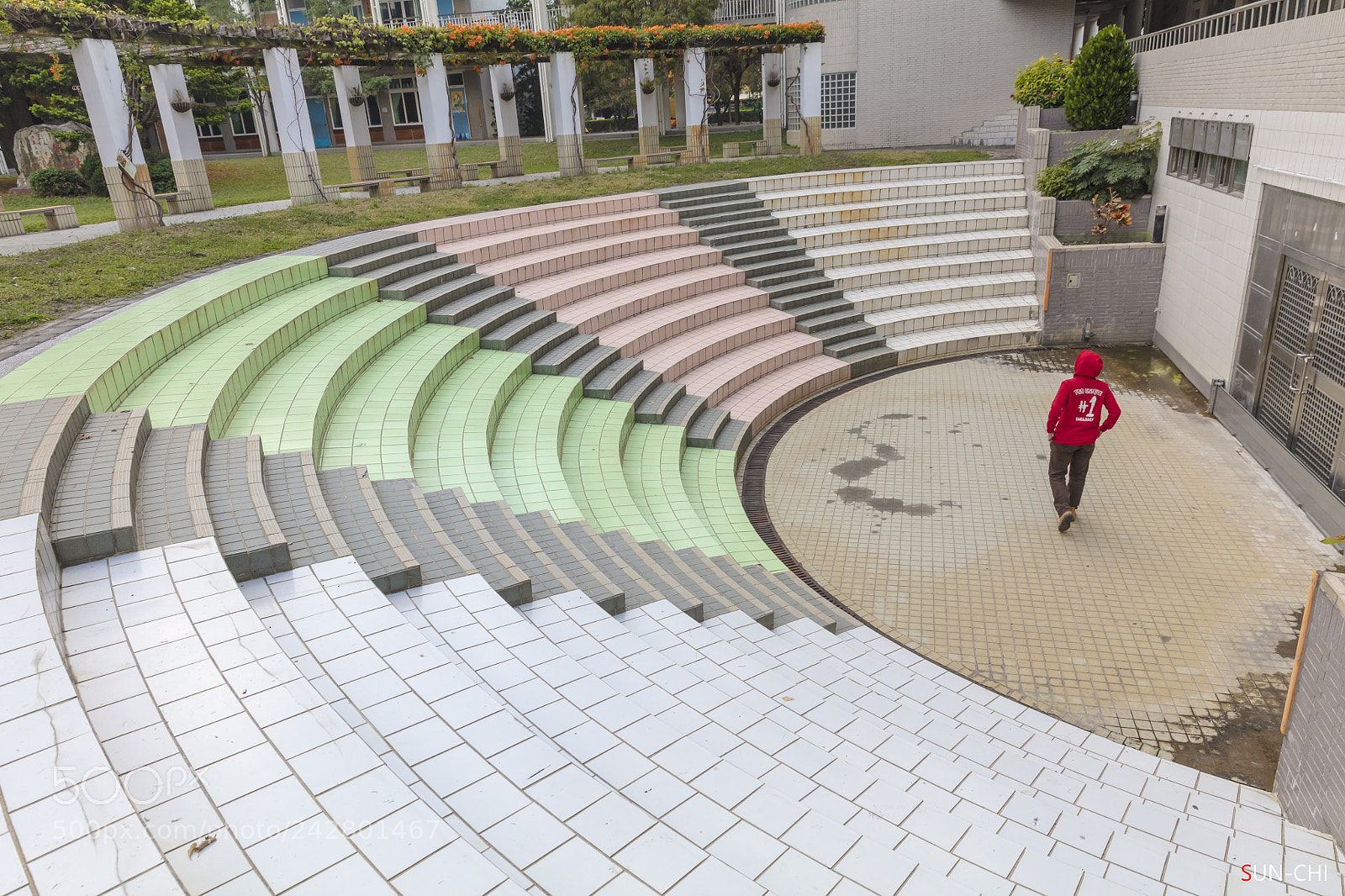 Canon EOS 5DS sample photo. 走向特別的，妳是否看見 photography