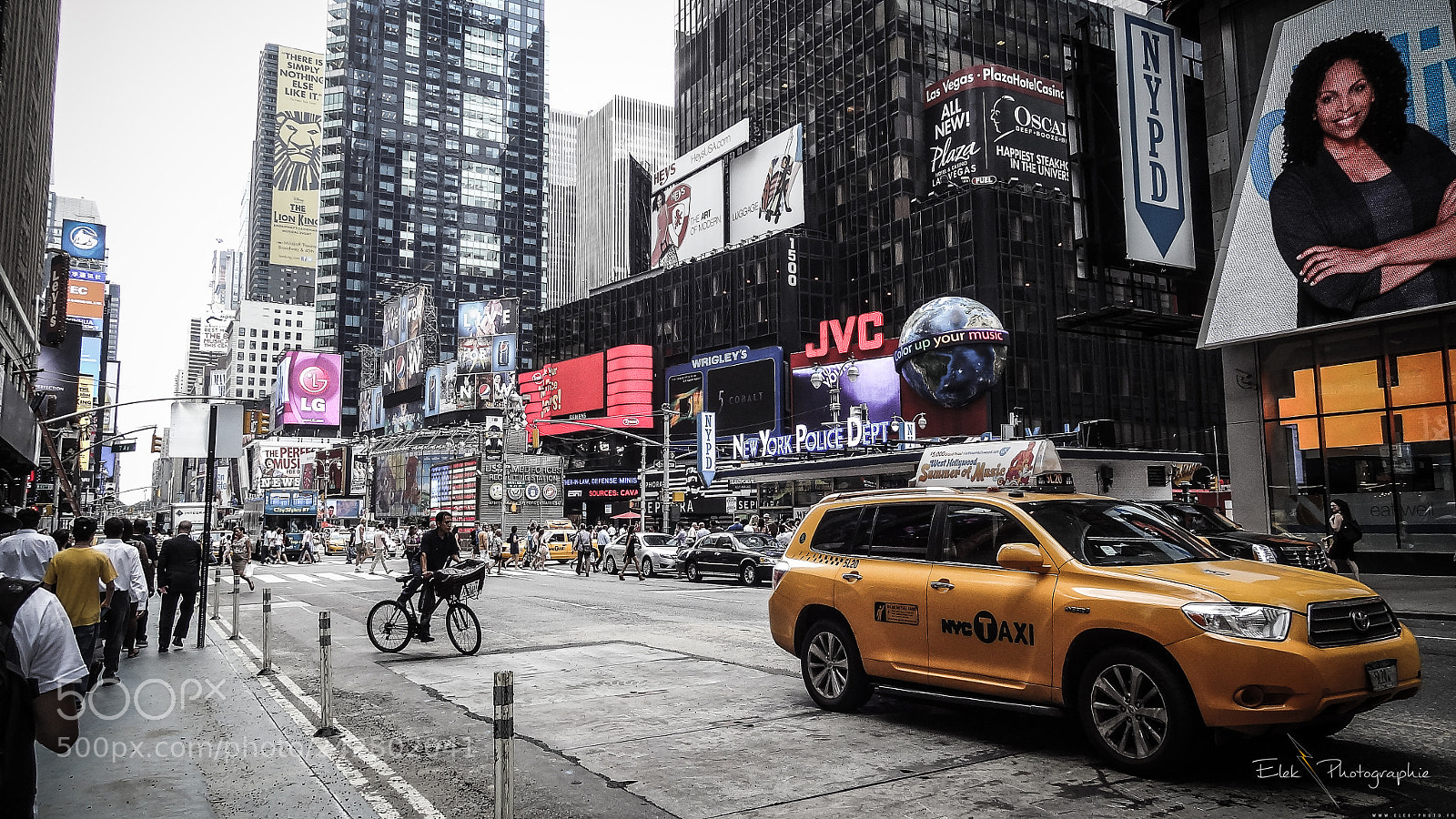 Sony Cyber-shot DSC-HX9V sample photo. Times square photography