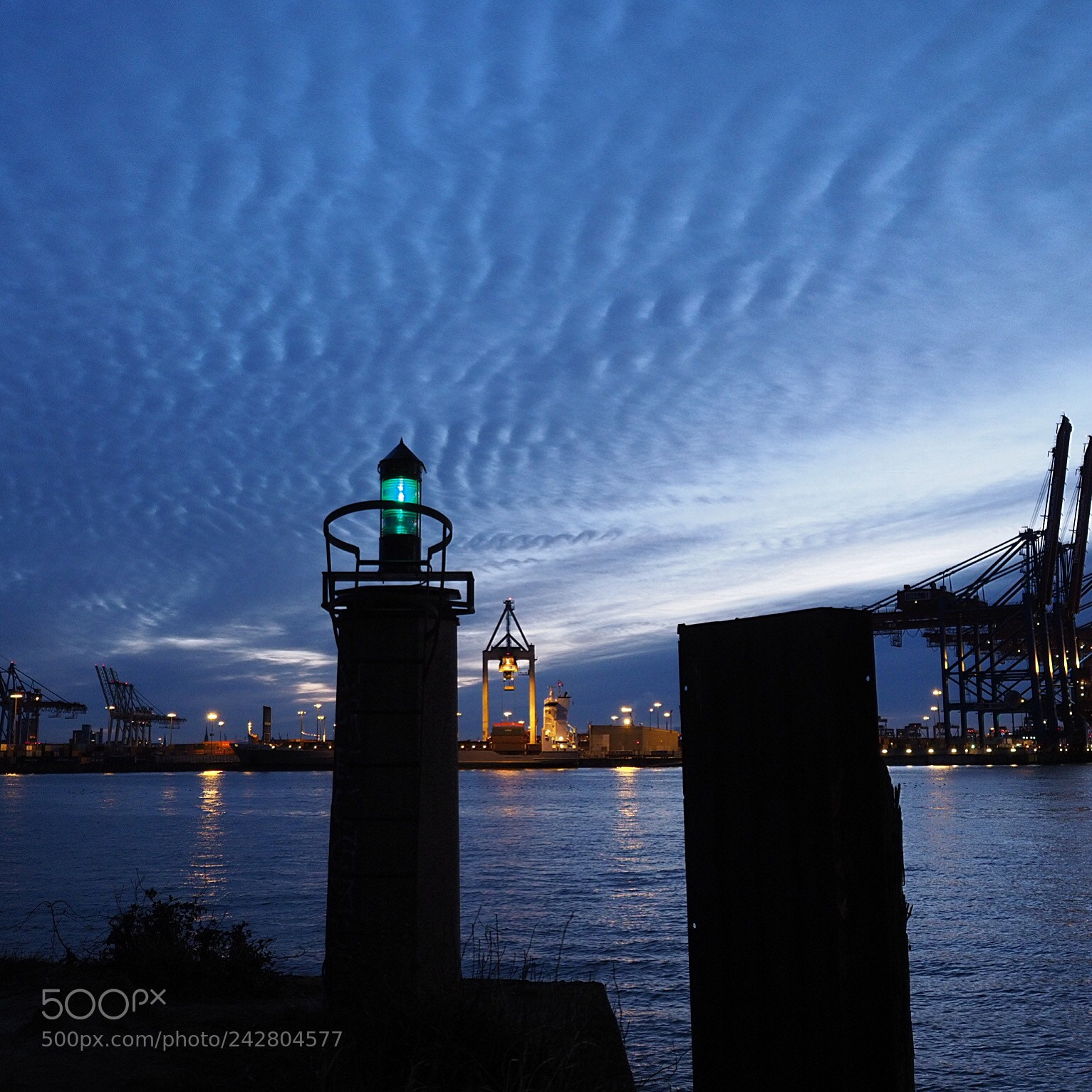 Olympus OM-D E-M1 Mark II sample photo. Harbour of hamburg photography