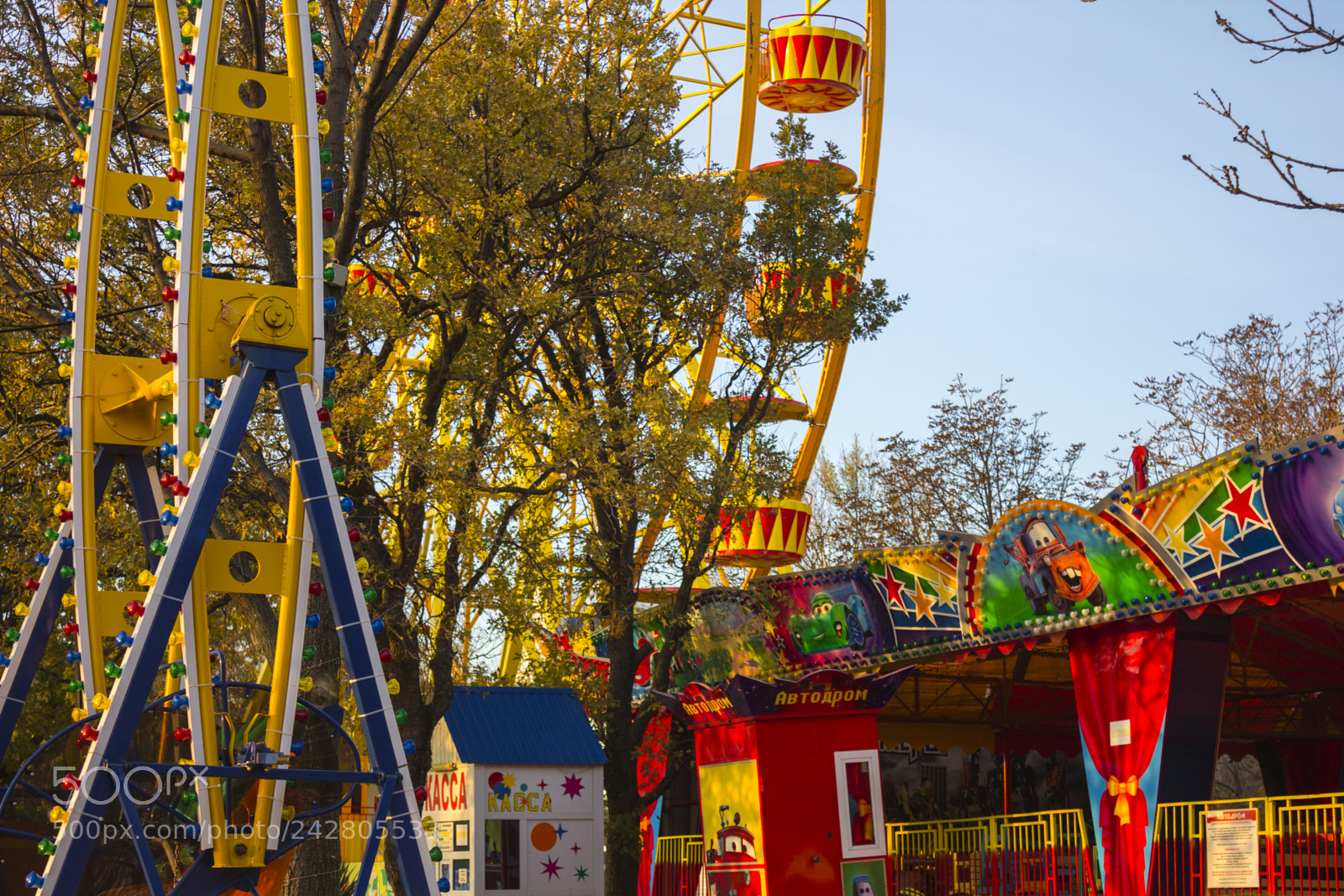 Canon EOS 60D sample photo. Evening amusement park photography