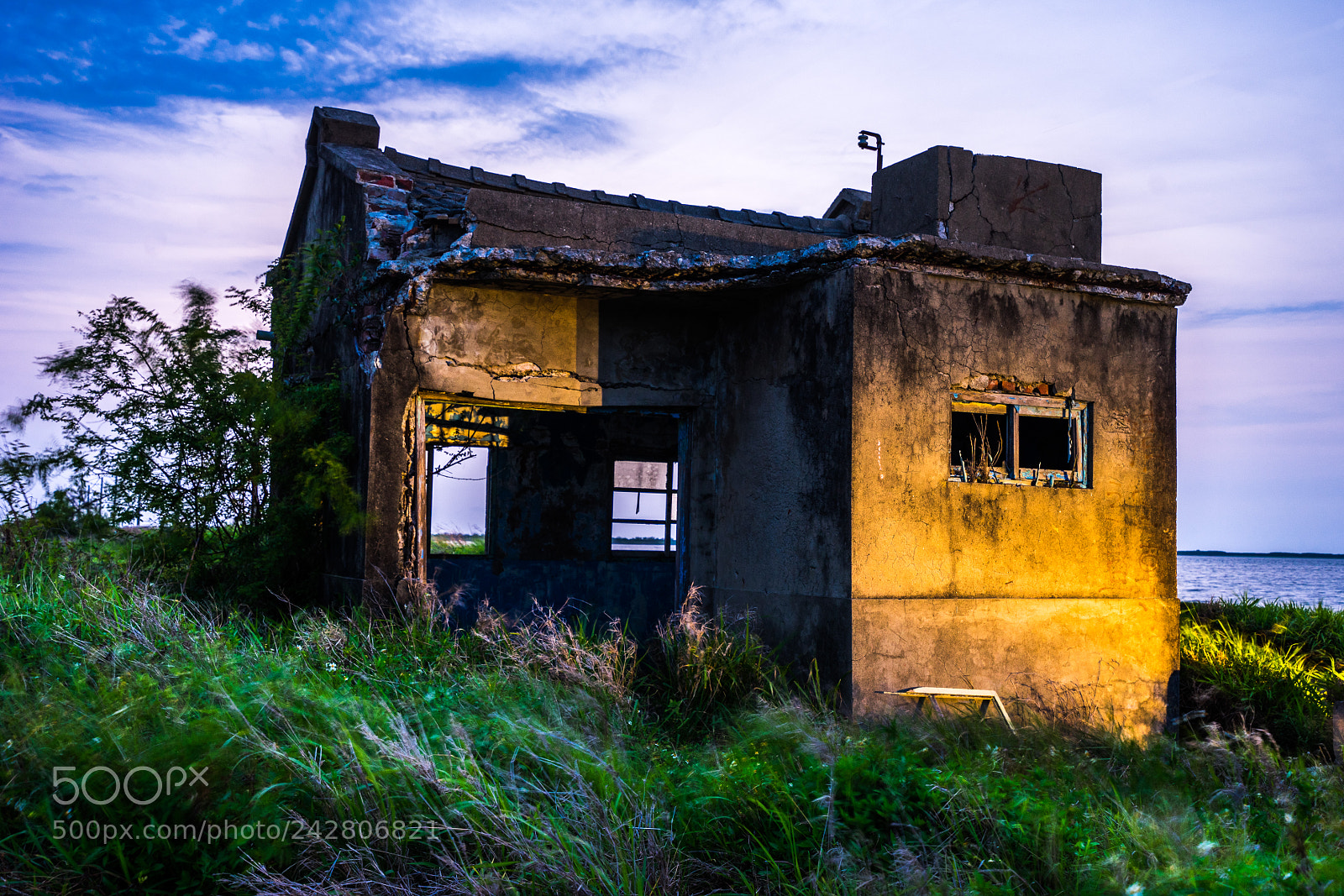 Sony a7 II sample photo. Abandoned farmhouse at sunset photography