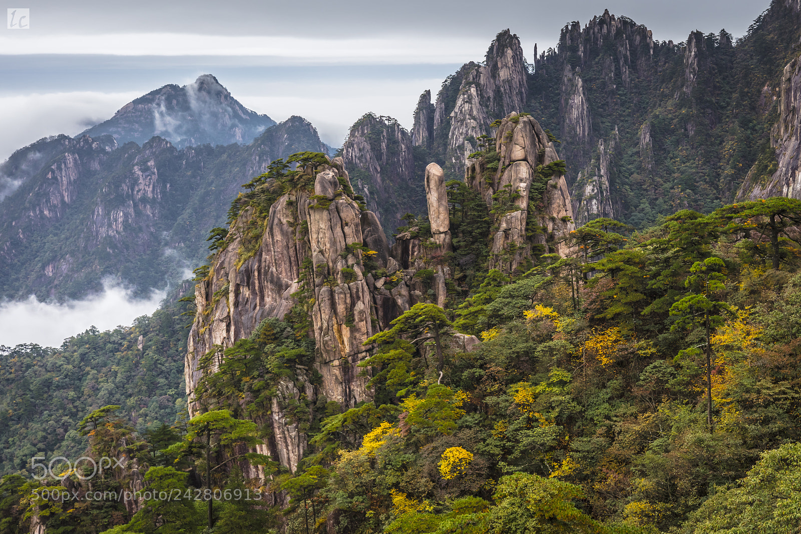 Canon EOS 5DS R sample photo. Huangshan peaks in clouds photography