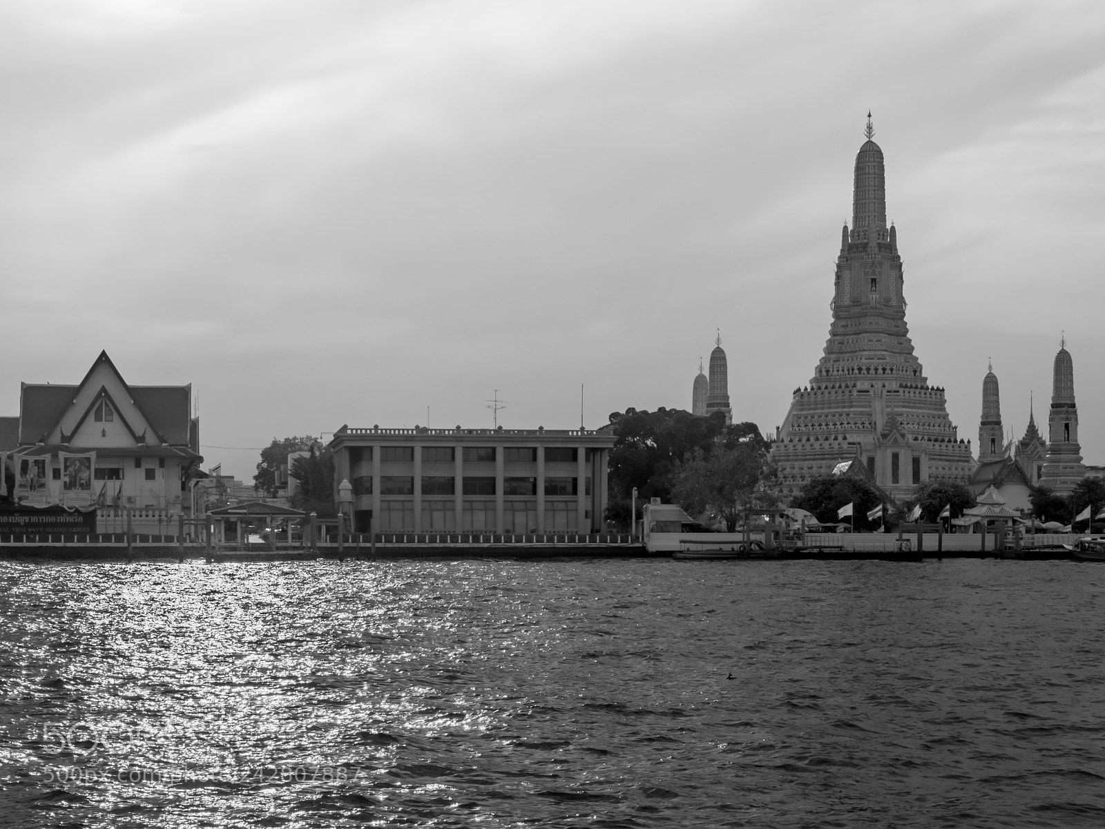 Olympus OM-D E-M1 sample photo. Wat arun in bangkok photography