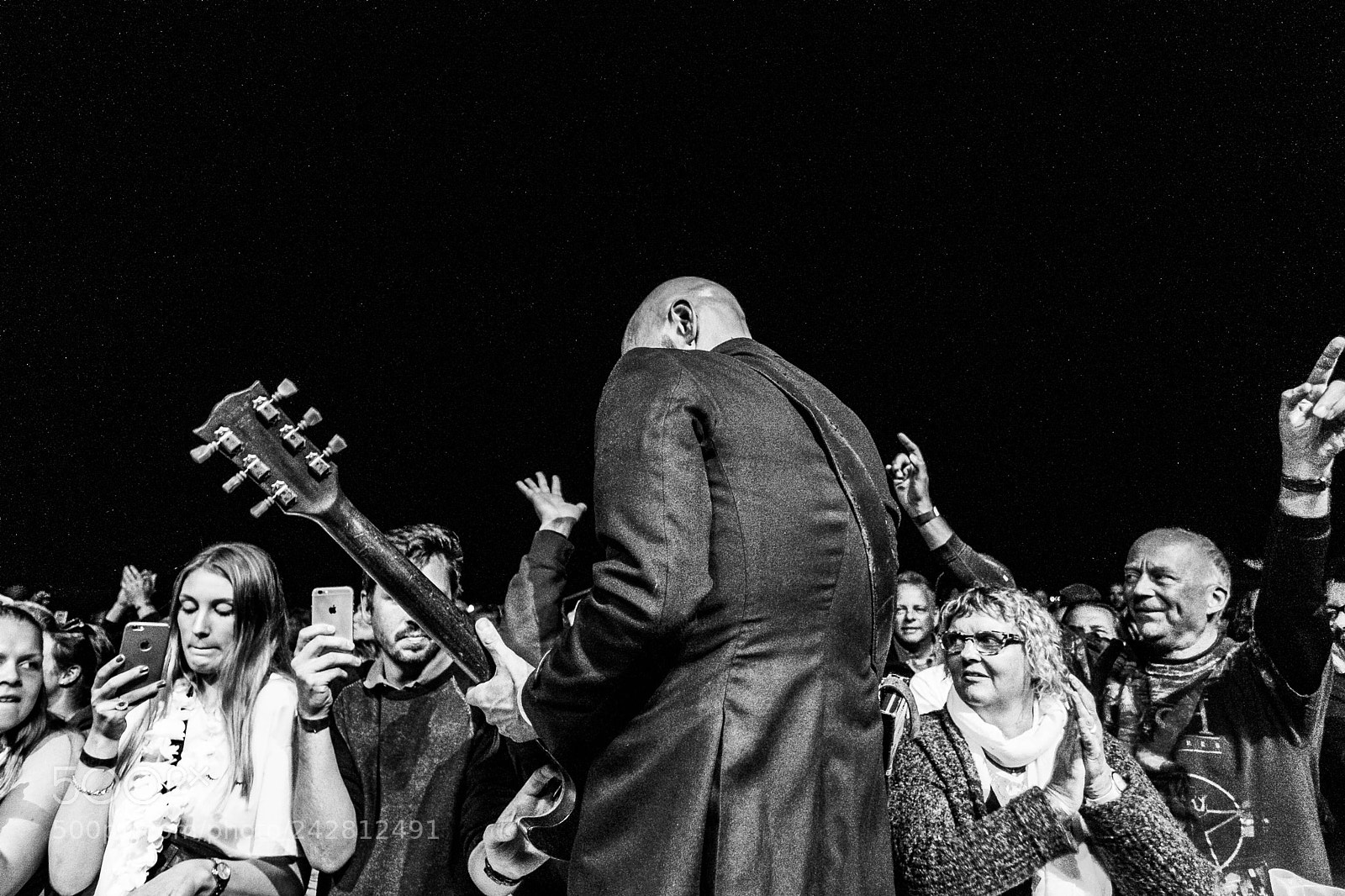 Canon EOS-1D Mark III sample photo. Playing in the audience photography