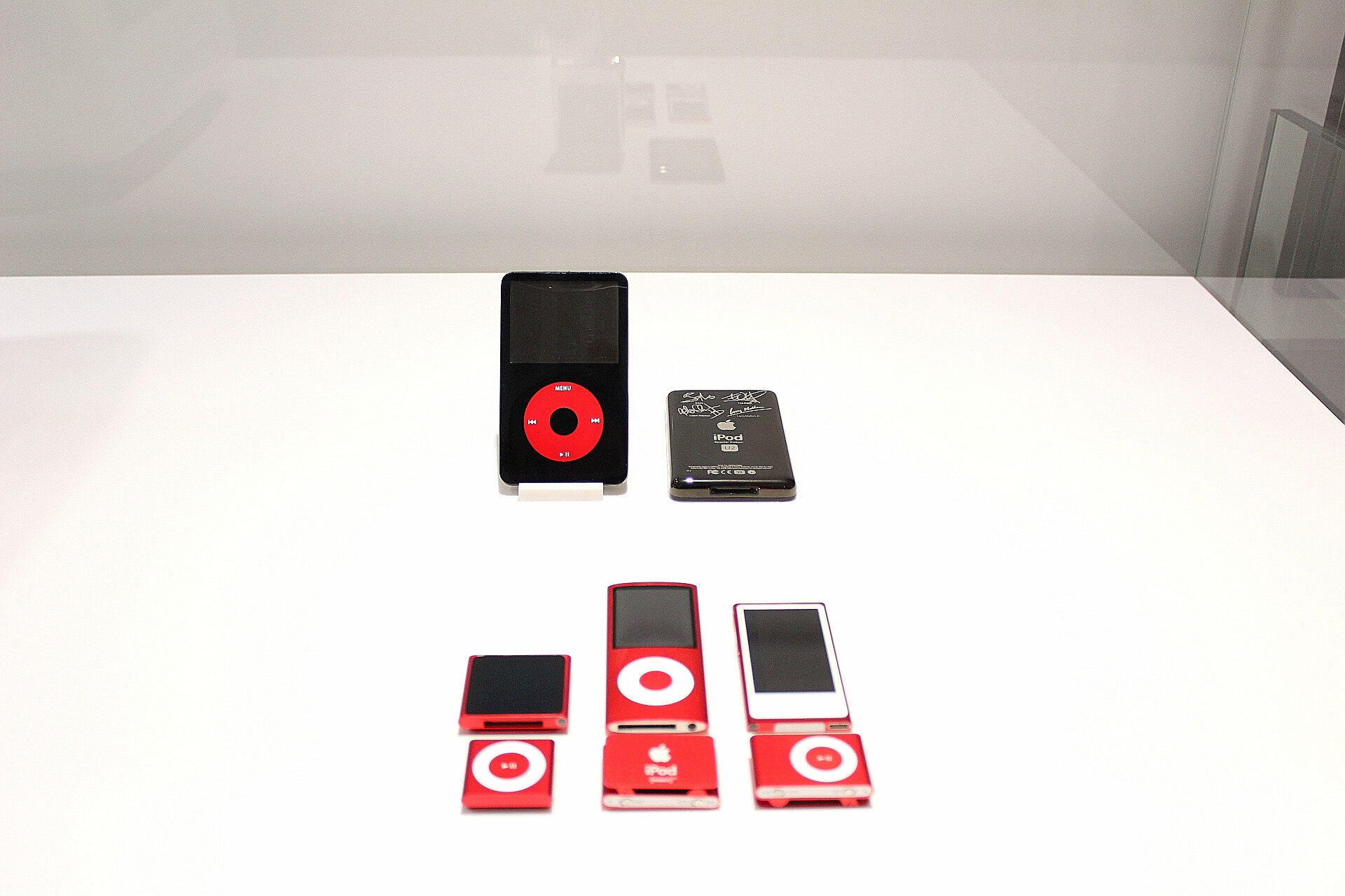 ersion 1.1.0 sample photo. Ipods at apple museum photography