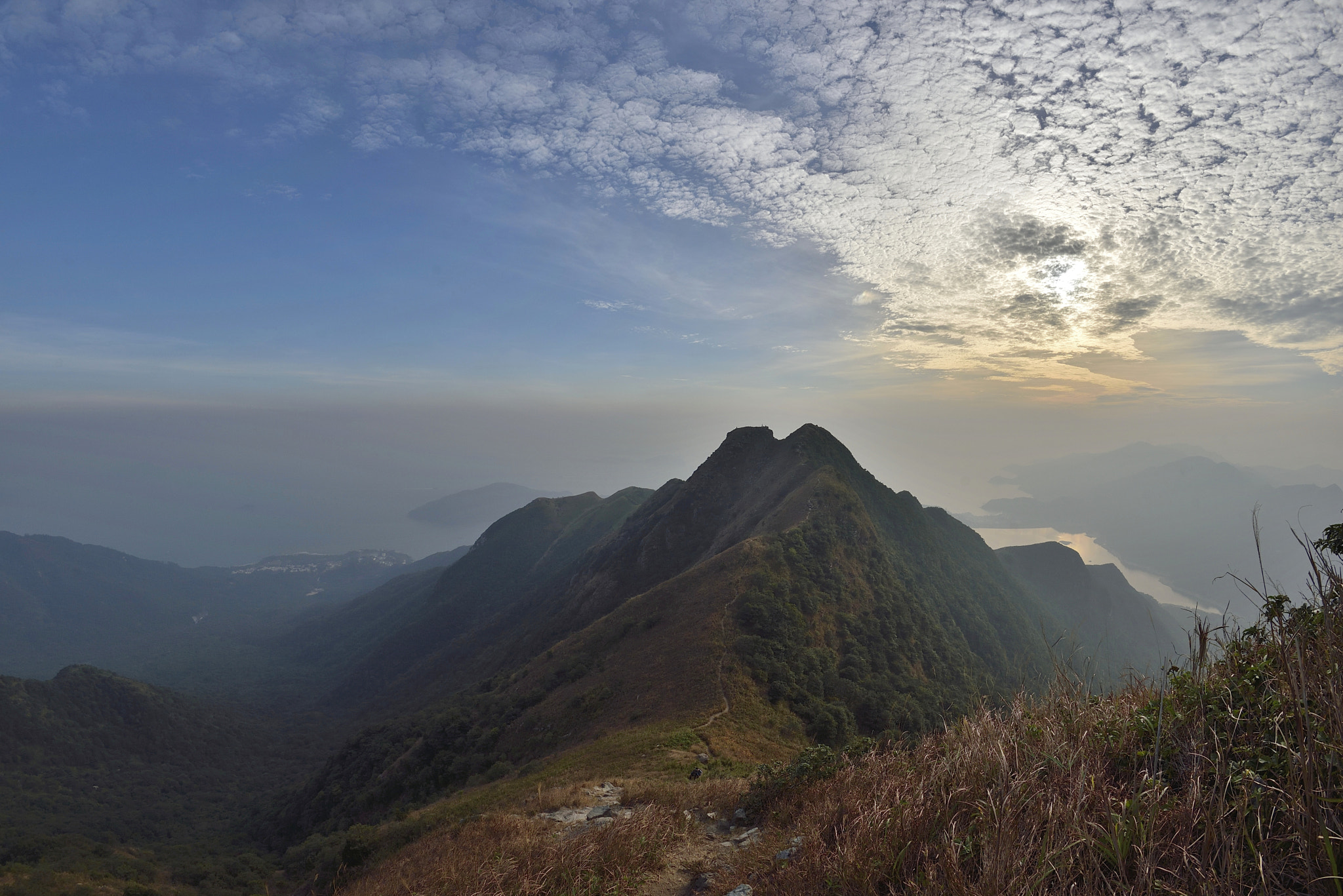 Samyang 12mm F2.8 ED AS NCS Fisheye sample photo. Above the mist photography