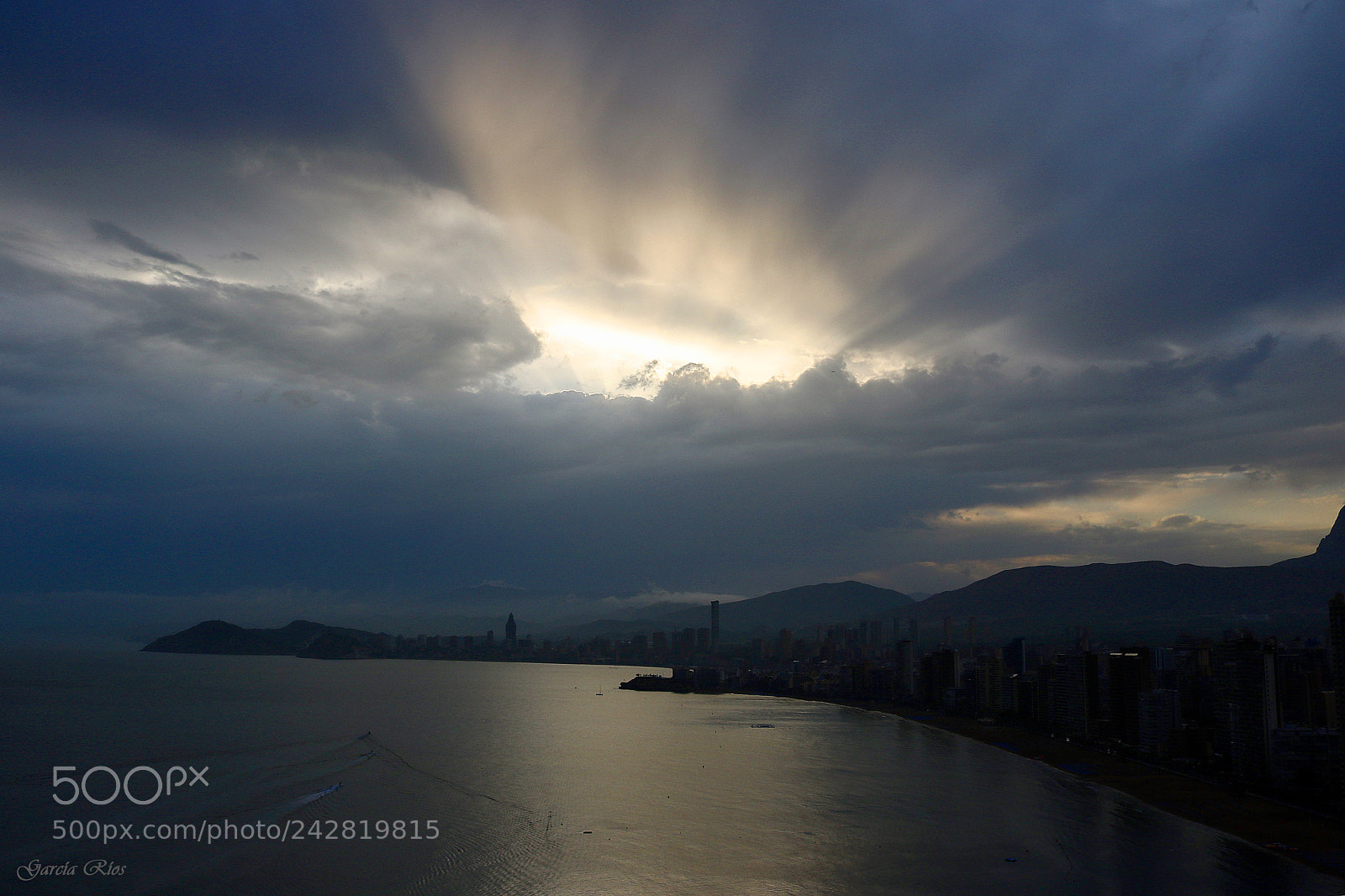 Canon EOS 750D (EOS Rebel T6i / EOS Kiss X8i) sample photo. Benidorm. photography
