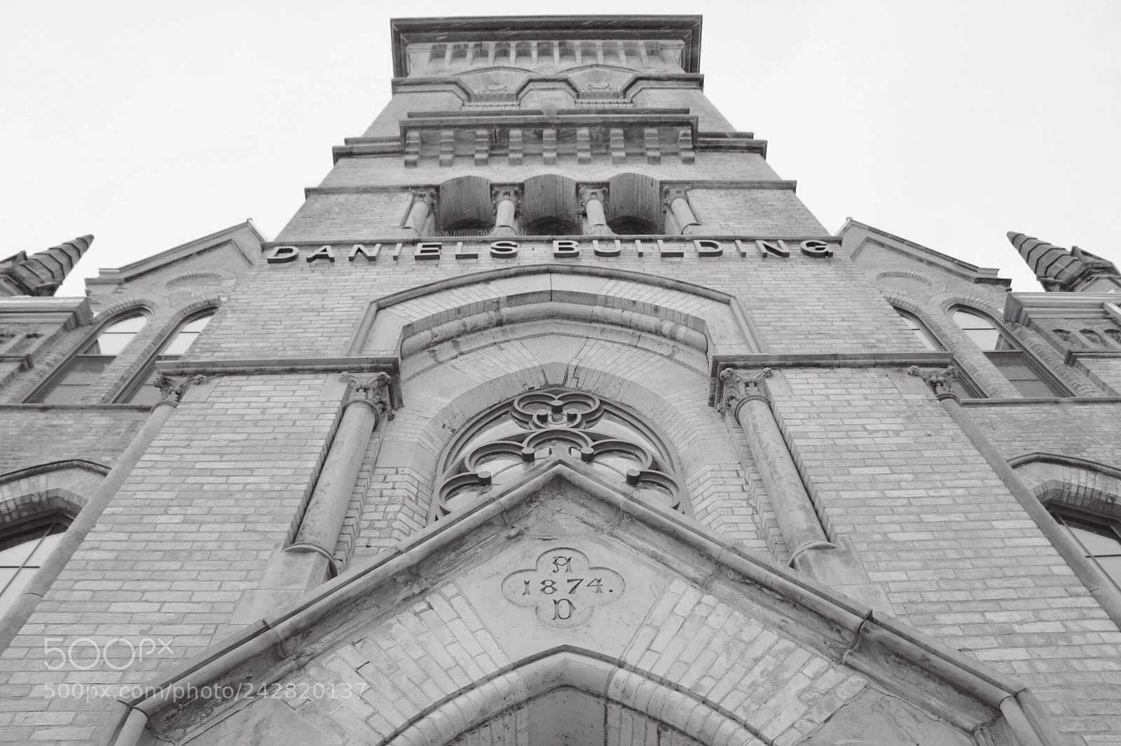 Canon EOS 750D (EOS Rebel T6i / EOS Kiss X8i) sample photo. Daniels building photography