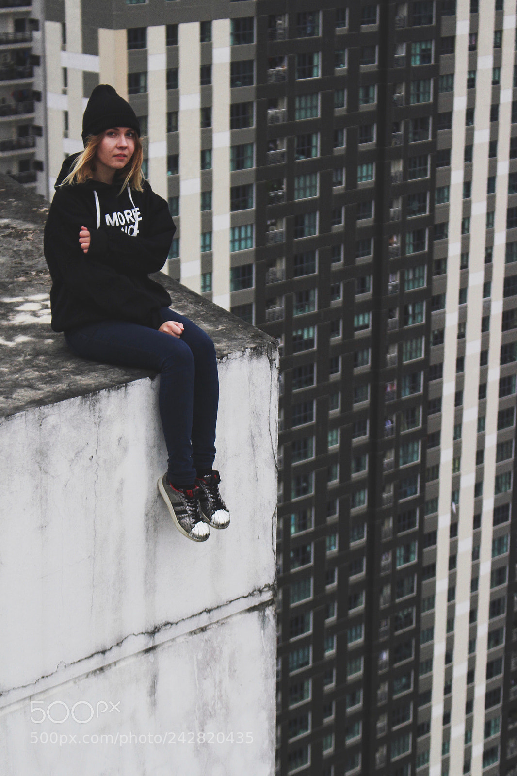 Canon EOS 100D (EOS Rebel SL1 / EOS Kiss X7) sample photo. On the roof photography