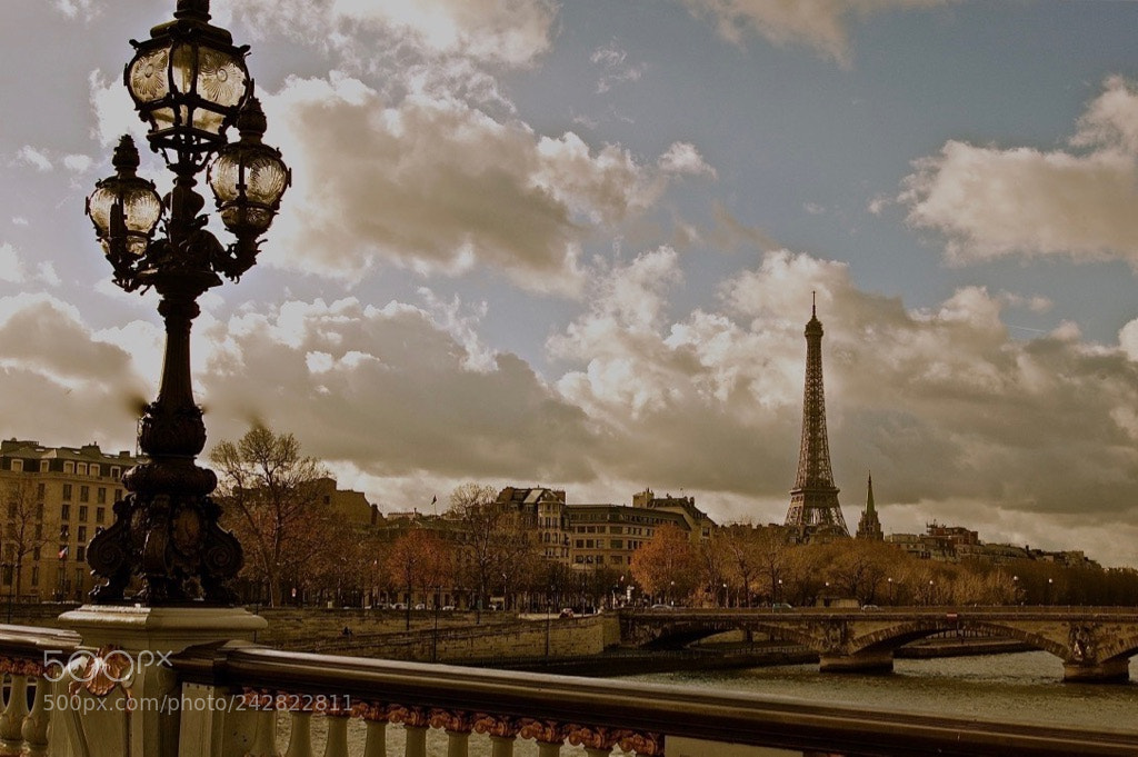 Nikon D40 sample photo. “greetings from paris” photography