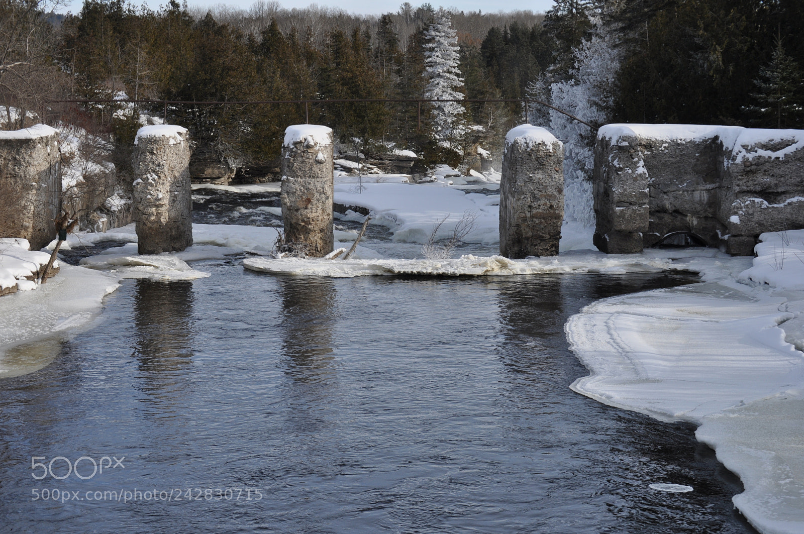Nikon D5000 sample photo. Icy pillars photography